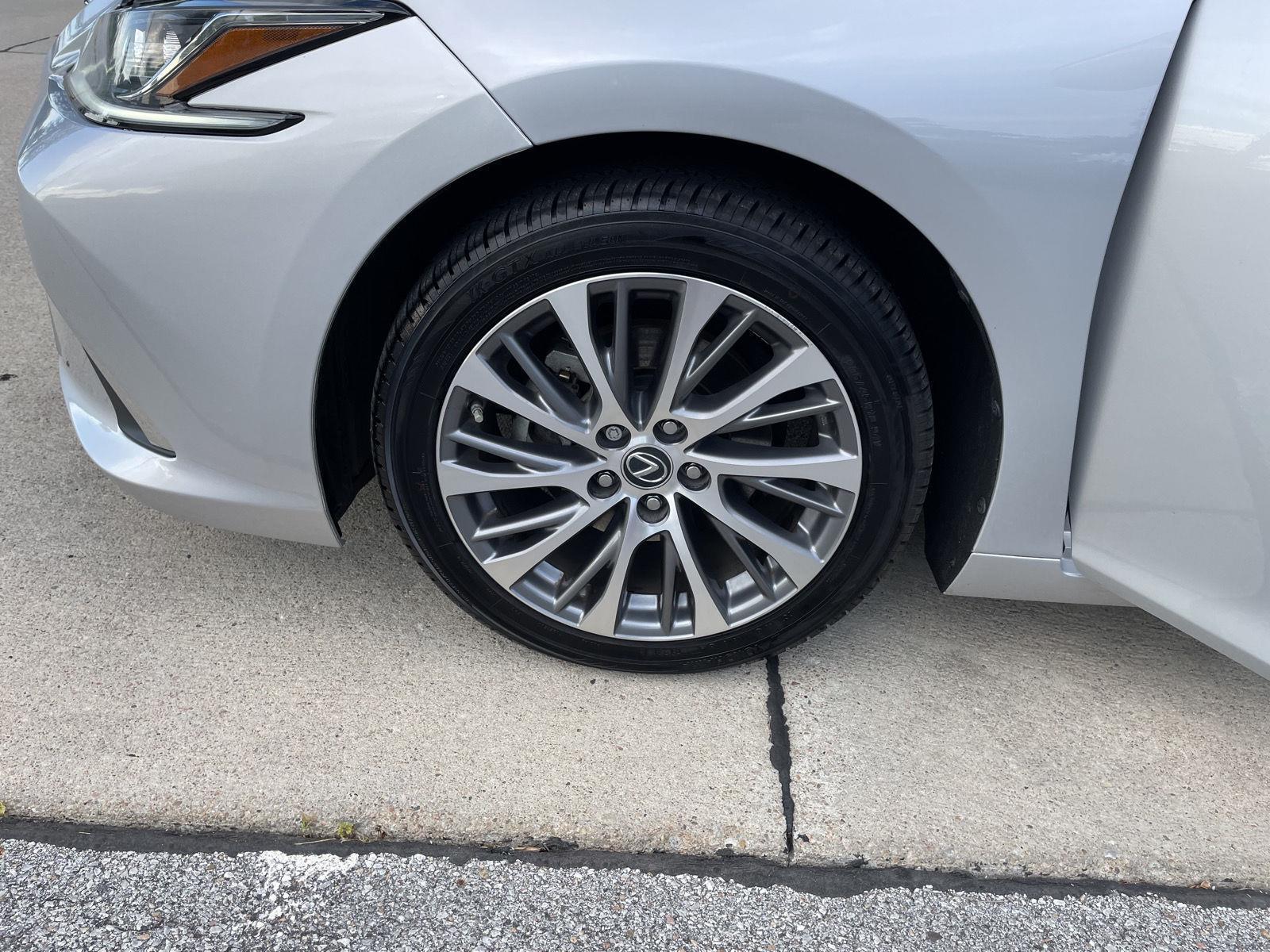 Vehicle photo 10