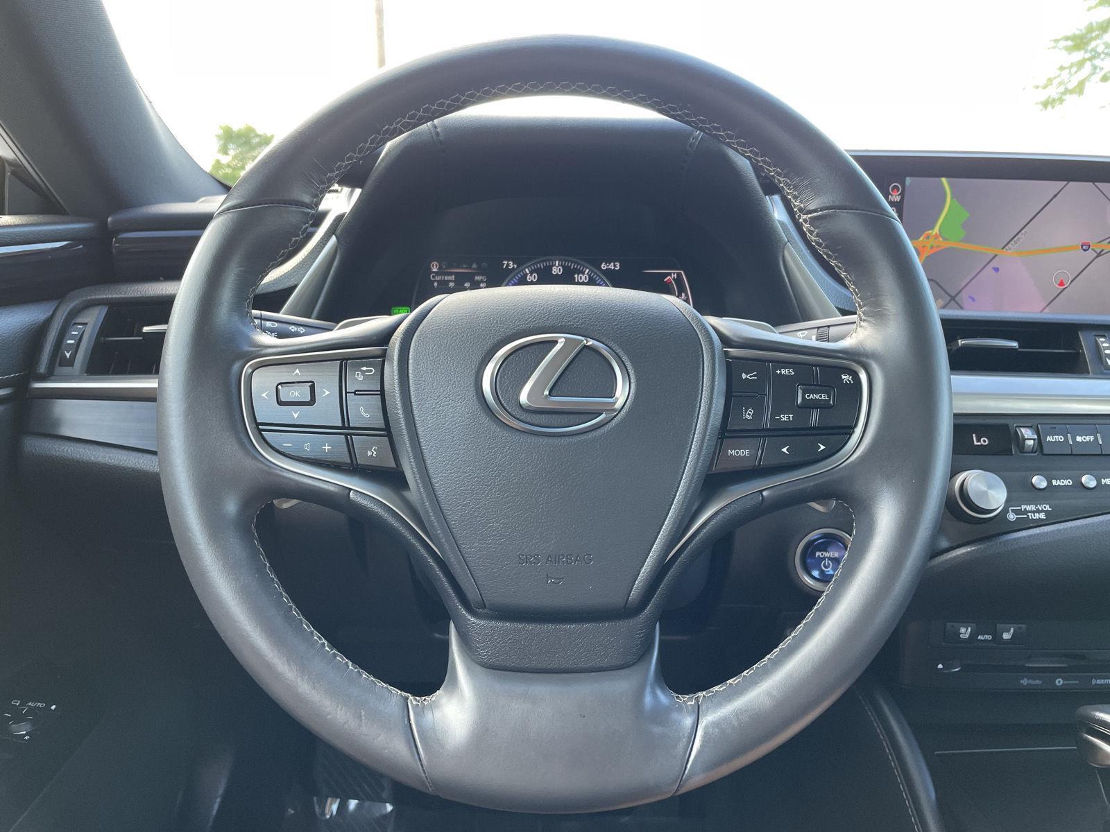 Vehicle photo 12