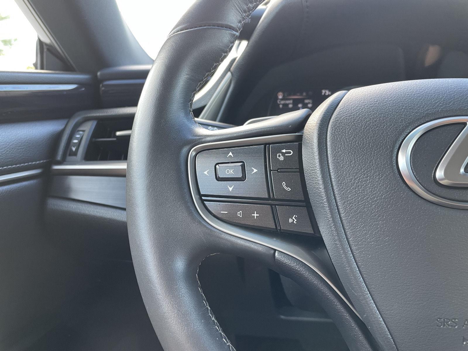 Vehicle photo 13