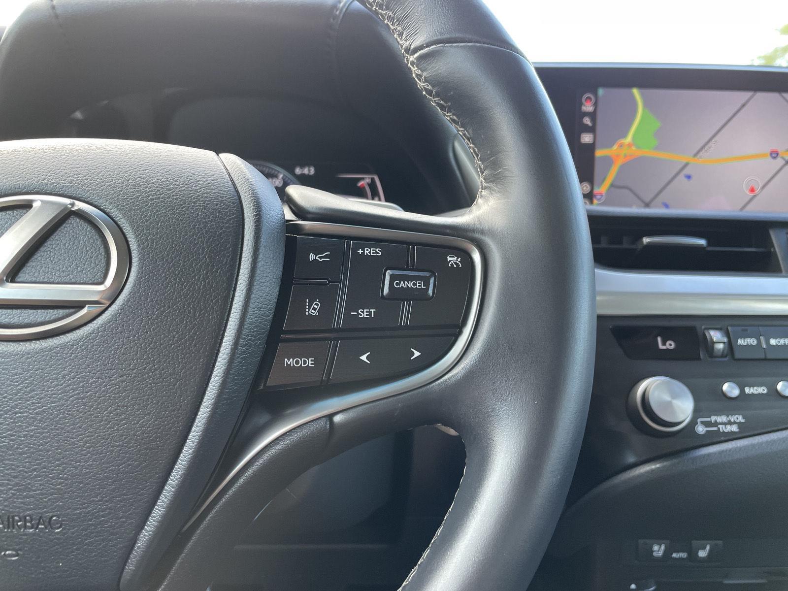 Vehicle photo 14