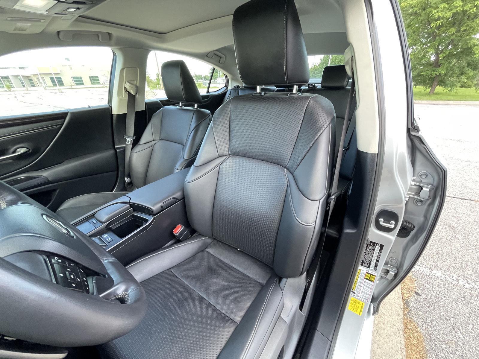 Vehicle photo 18