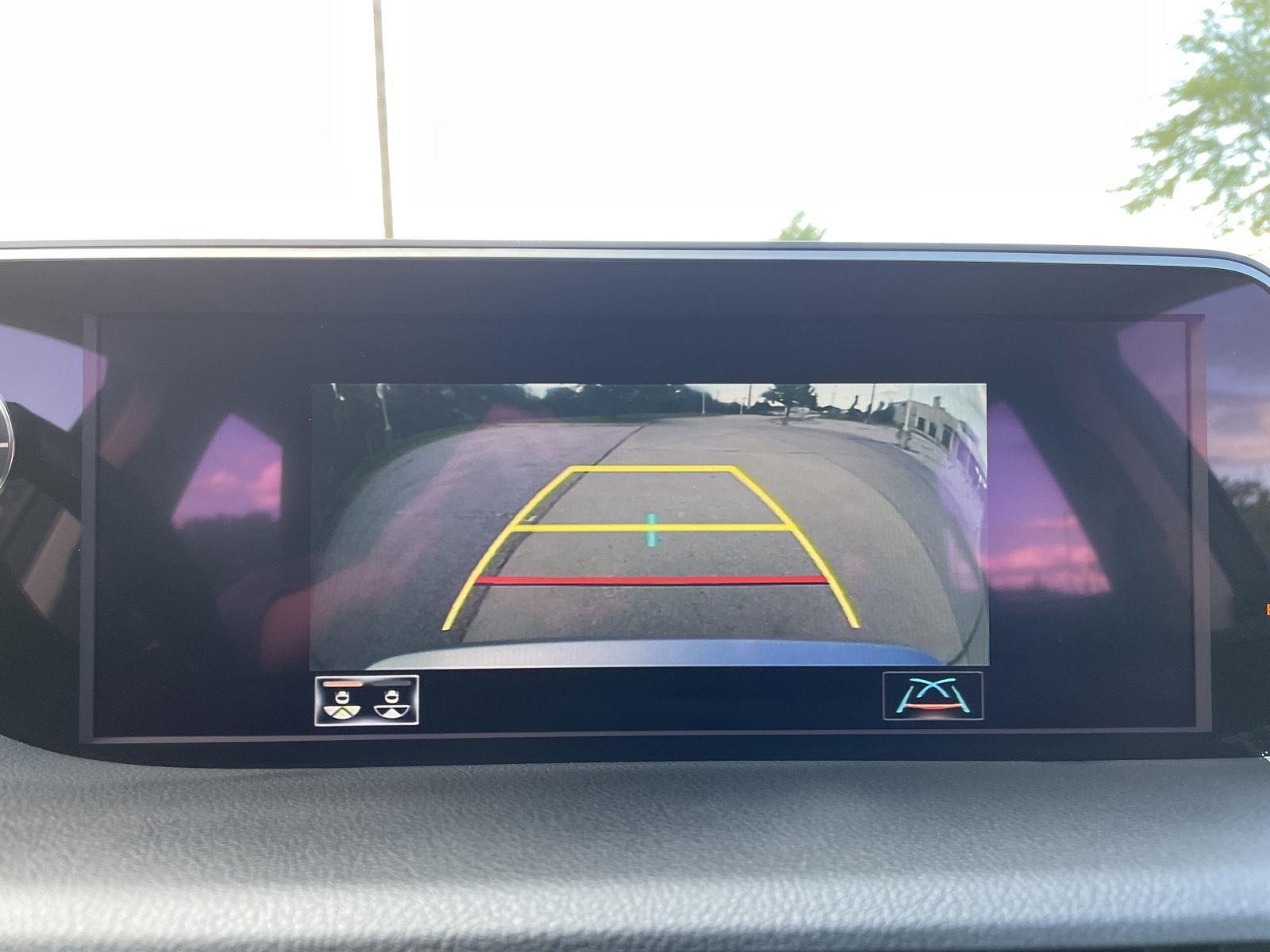Vehicle photo 23