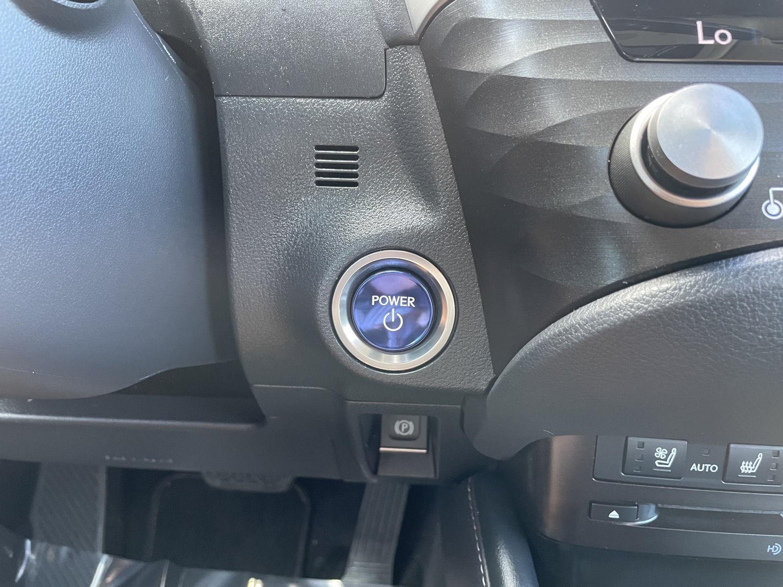 Vehicle photo 25