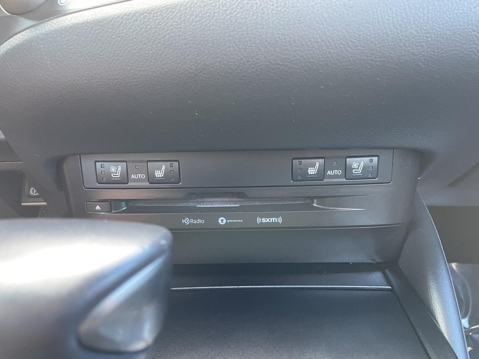 Vehicle photo 27