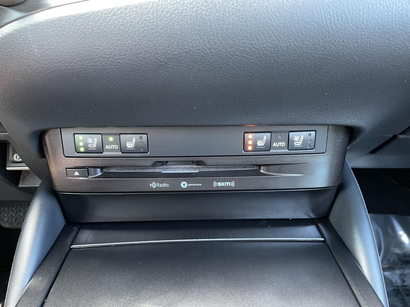 Vehicle photo 28