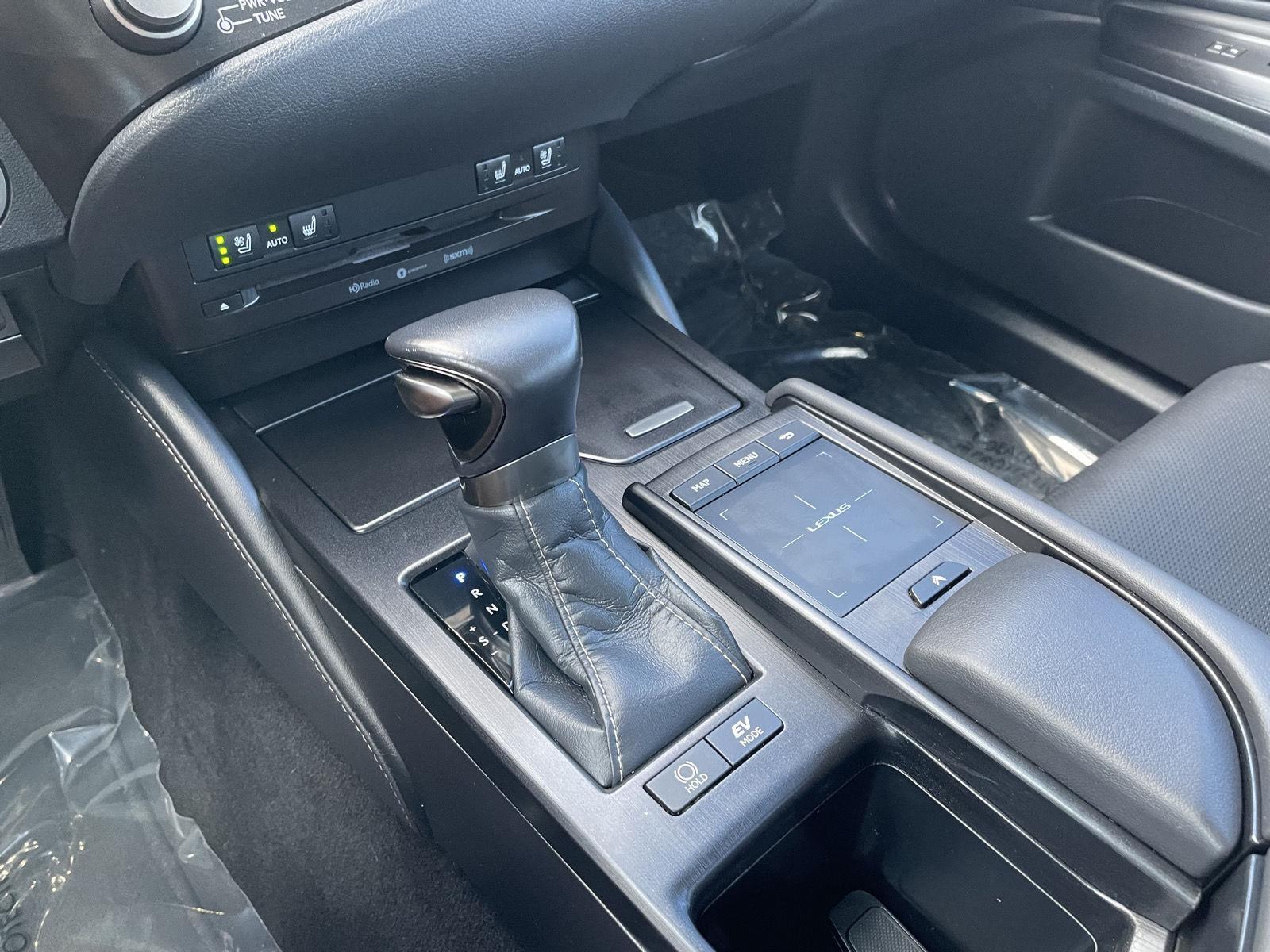 Vehicle photo 30
