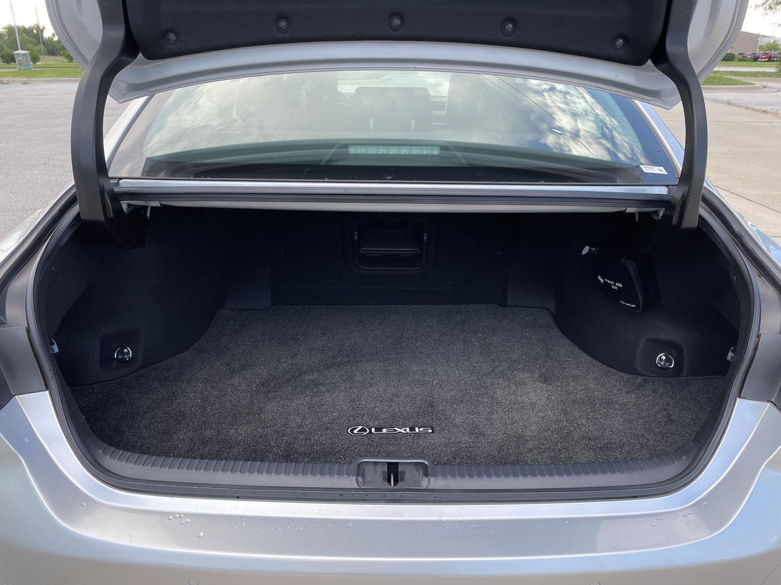 Vehicle photo 35
