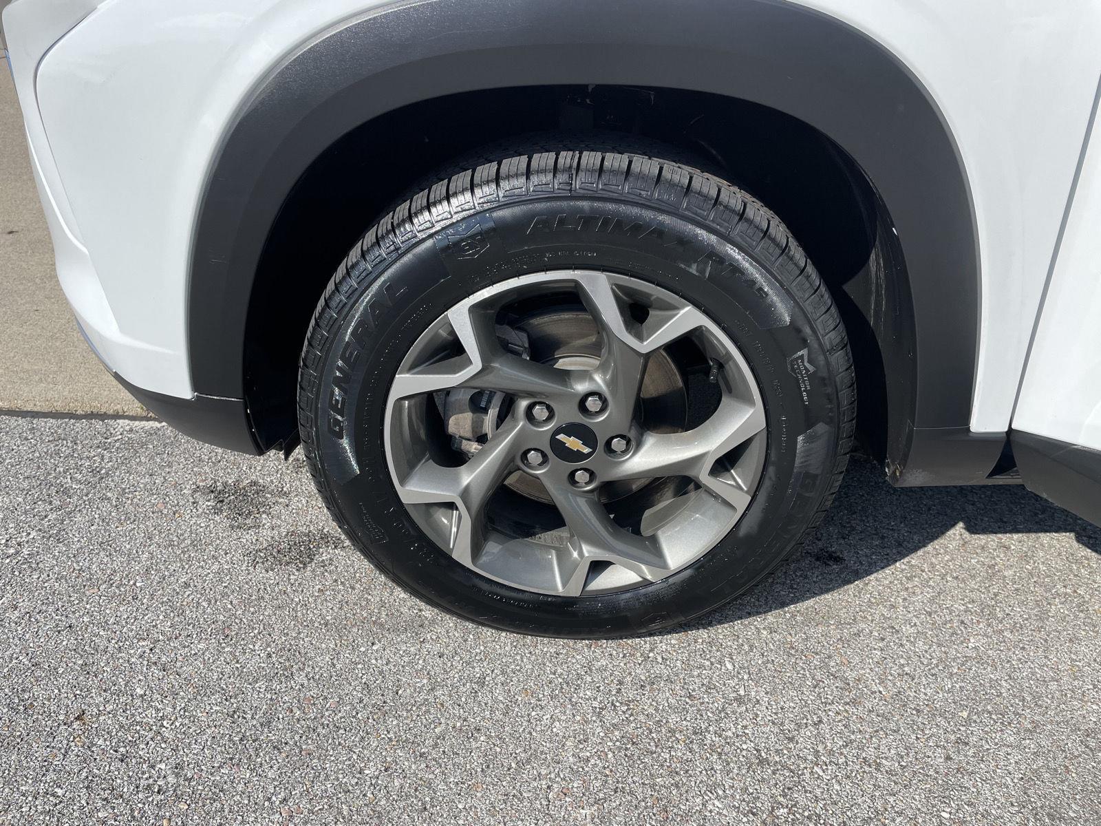 Vehicle photo 10
