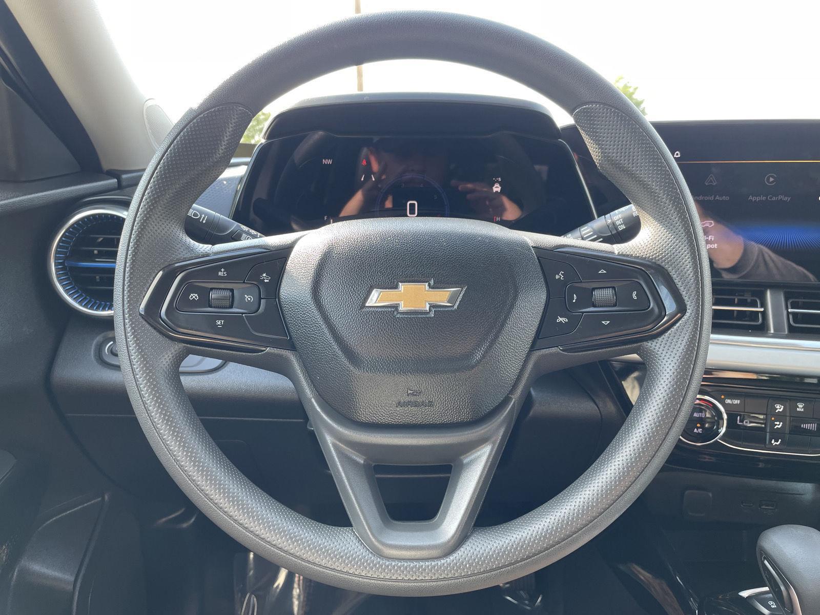Vehicle photo 12