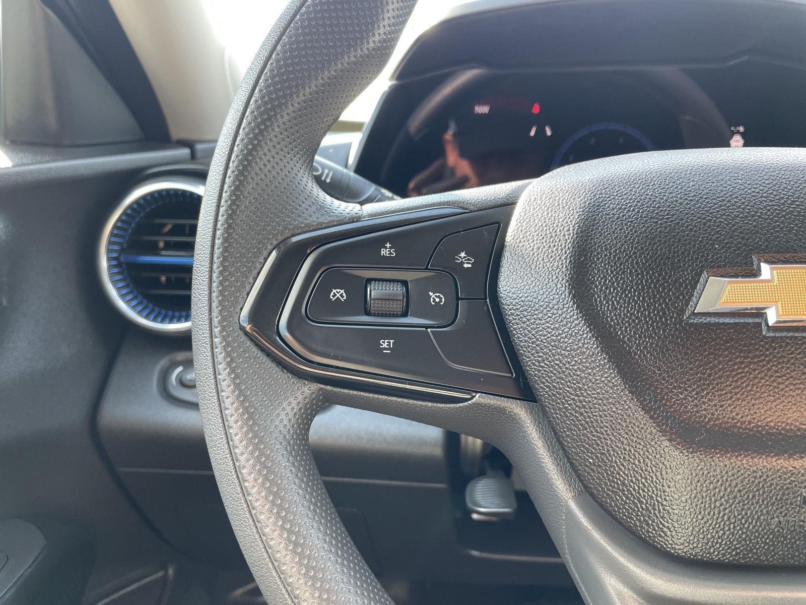 Vehicle photo 13