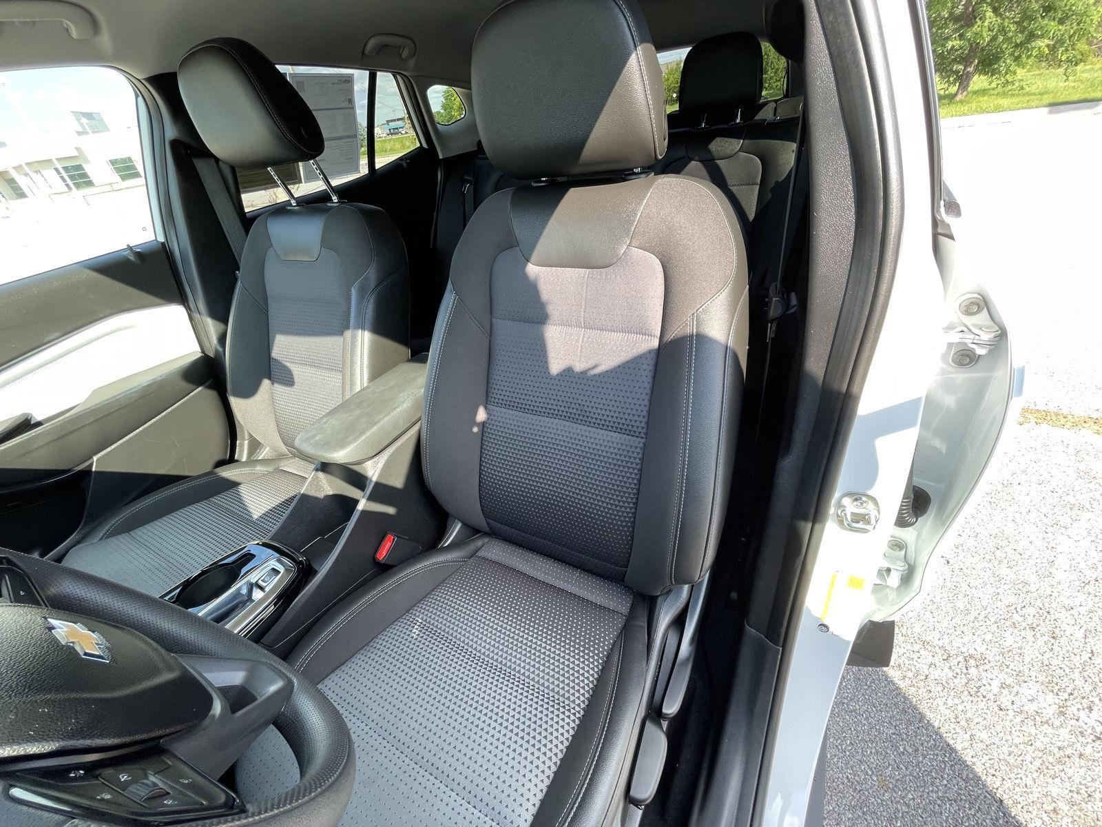 Vehicle photo 18