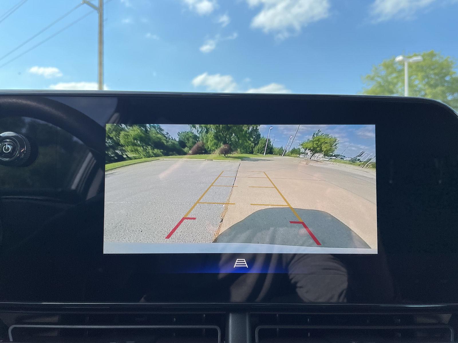 Vehicle photo 23