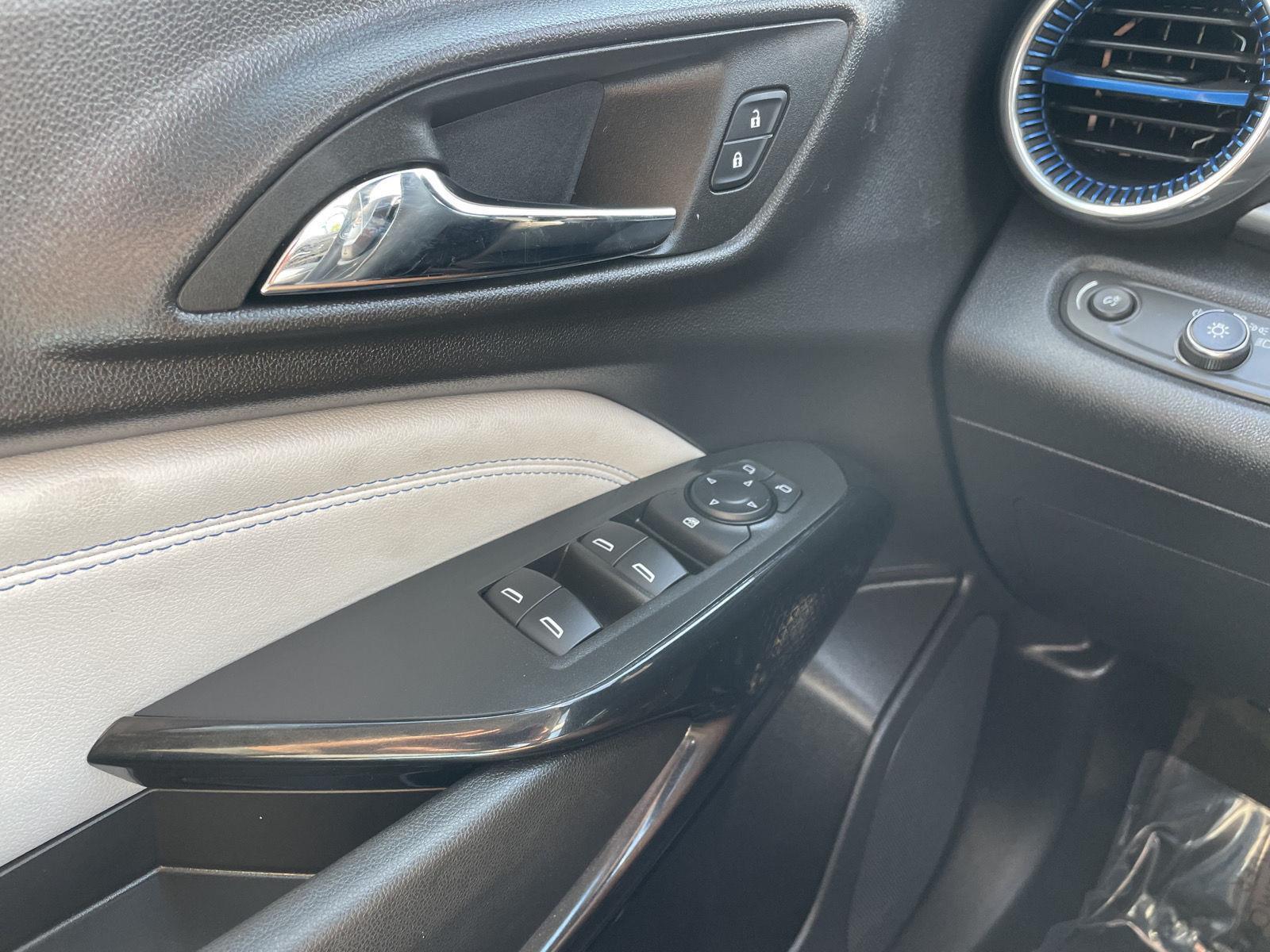 Vehicle photo 27