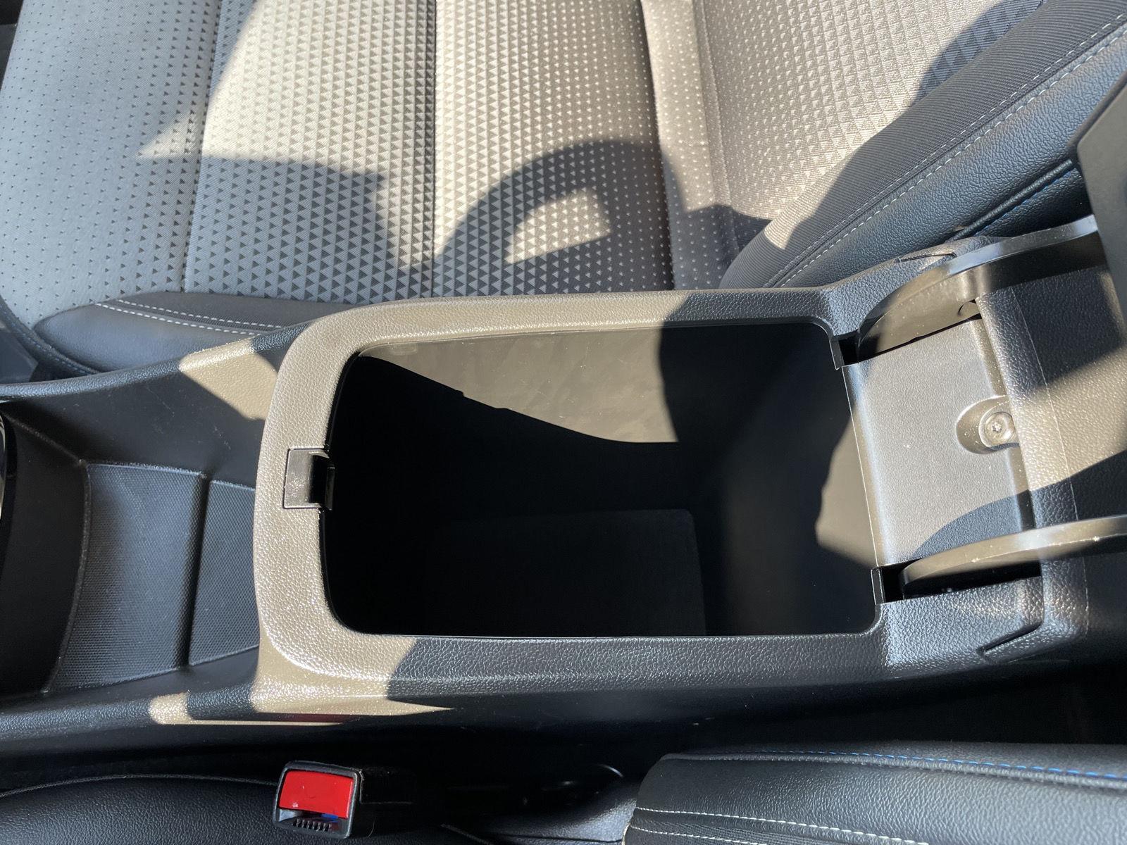 Vehicle photo 29