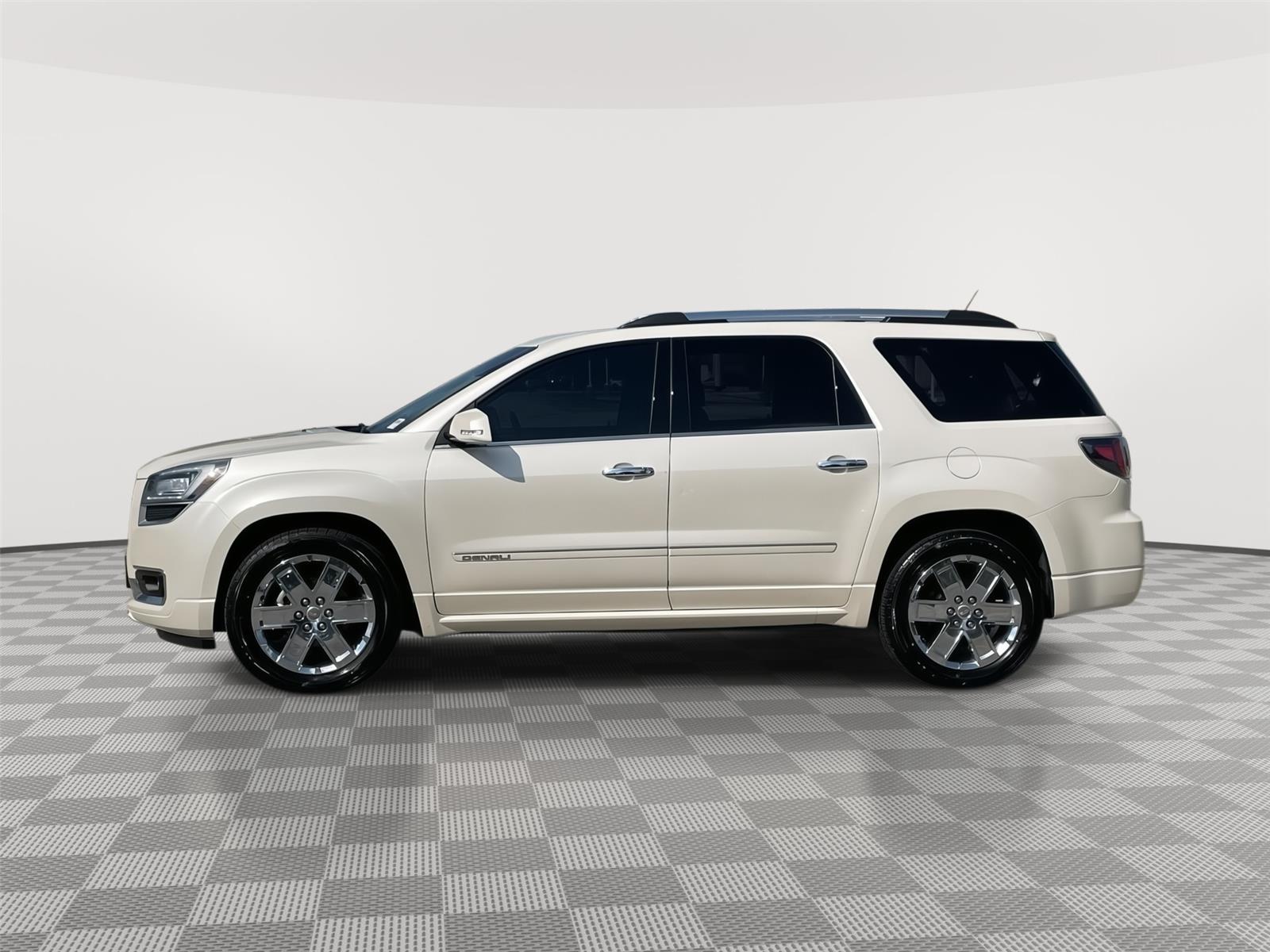 Vehicle photo 2