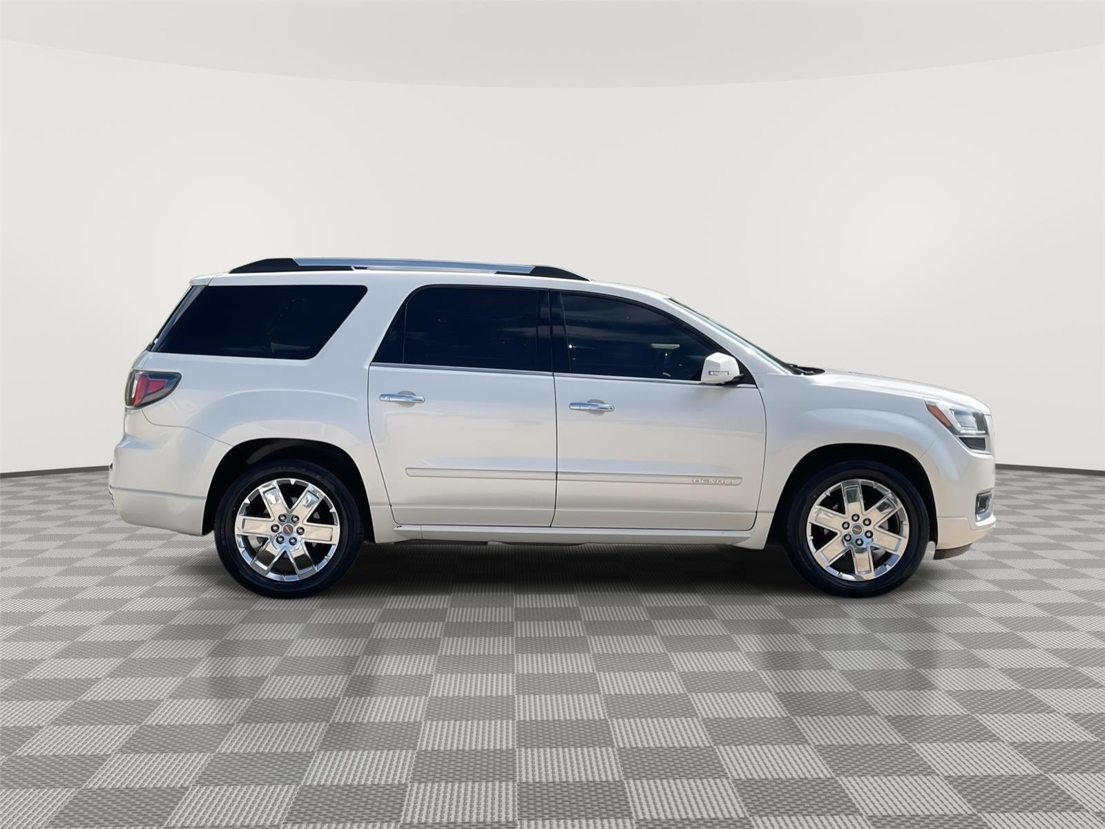 Vehicle photo 6