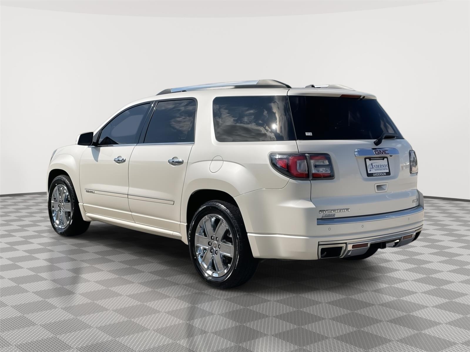 Vehicle photo 9