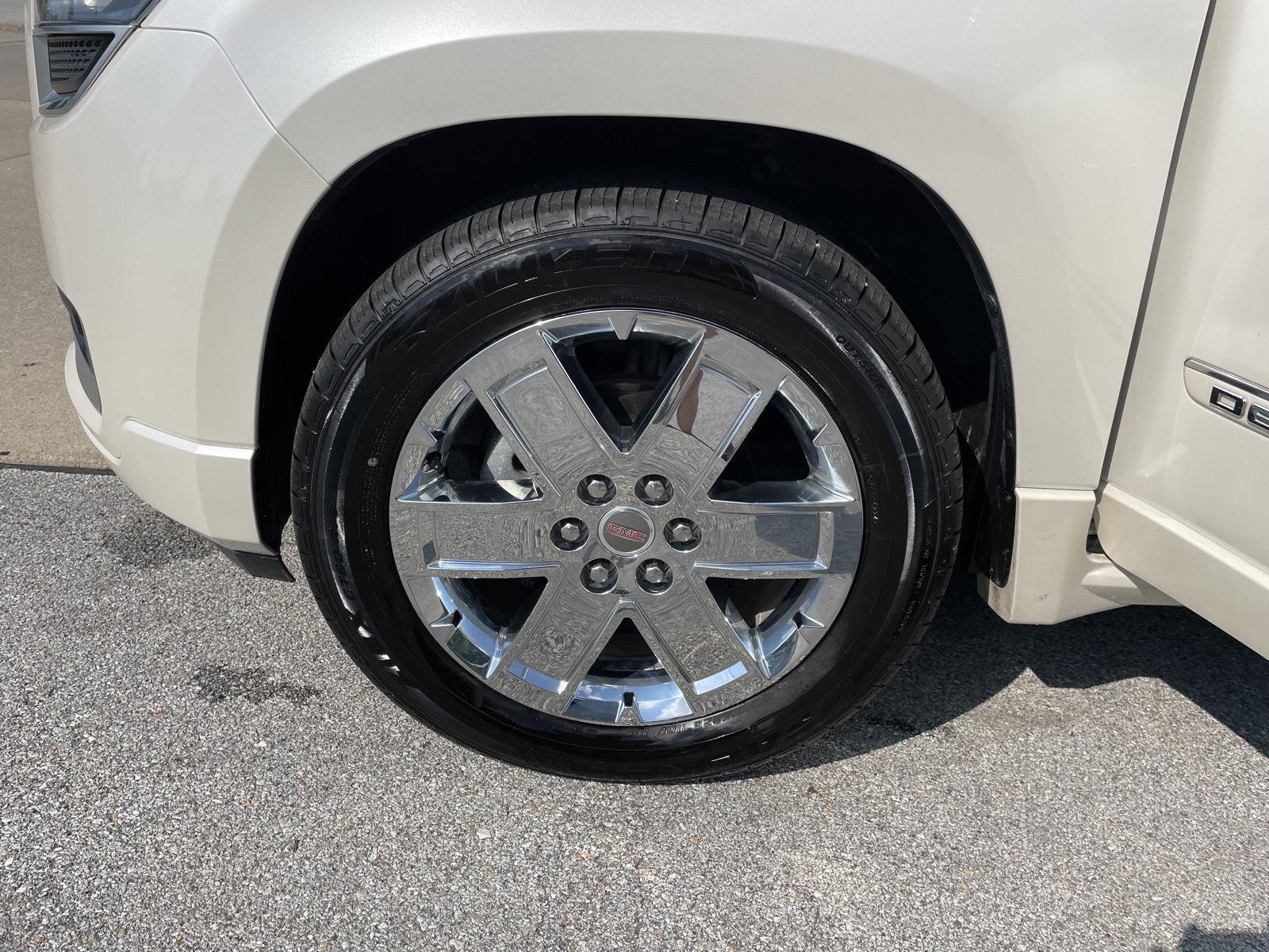 Vehicle photo 10
