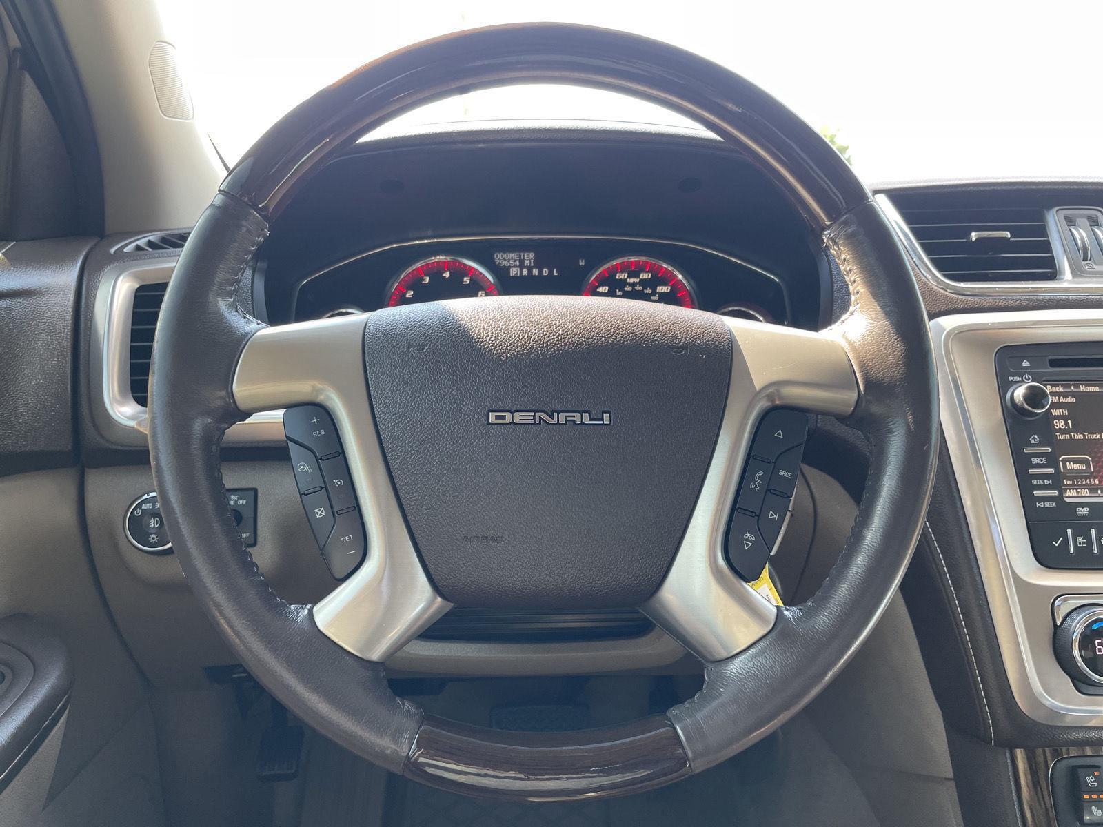 Vehicle photo 12