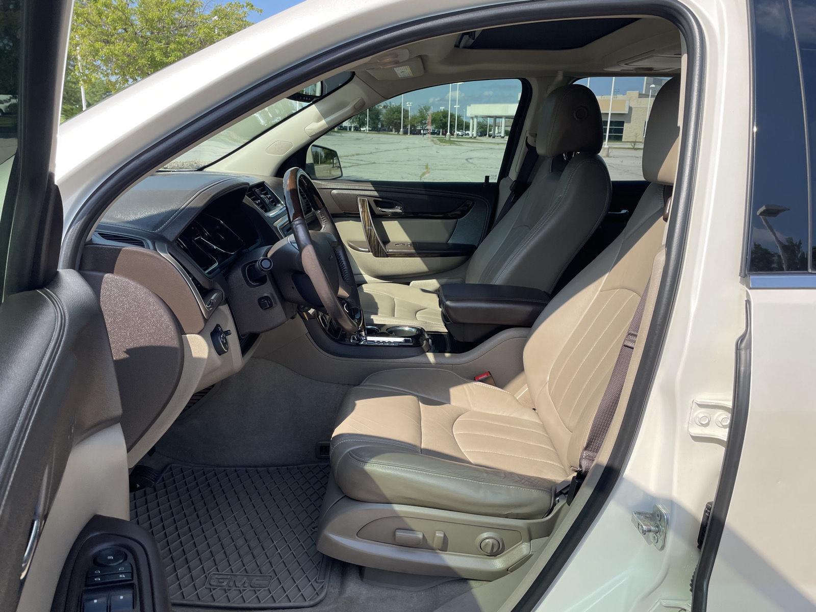 Vehicle photo 17