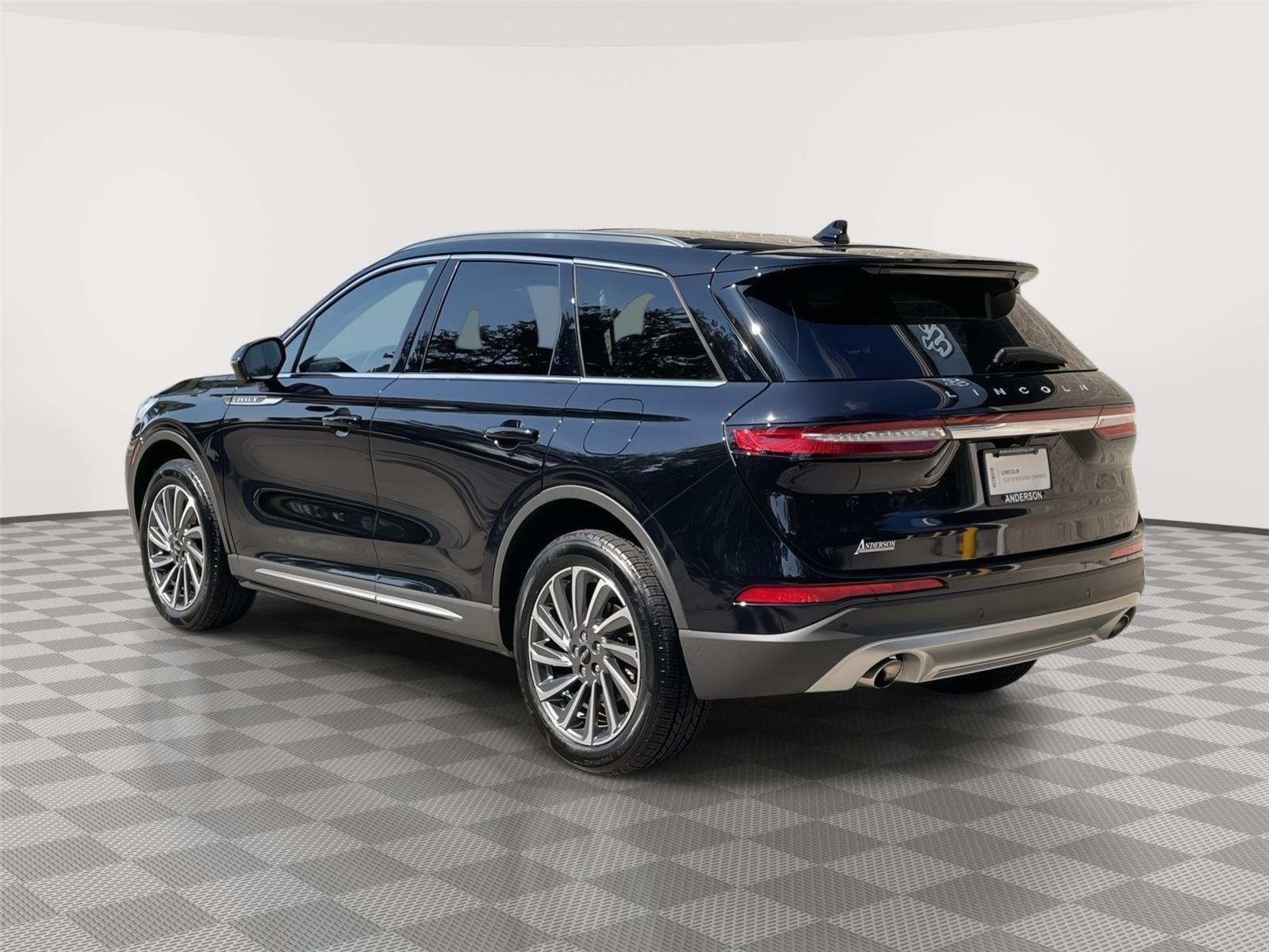 Vehicle photo 9
