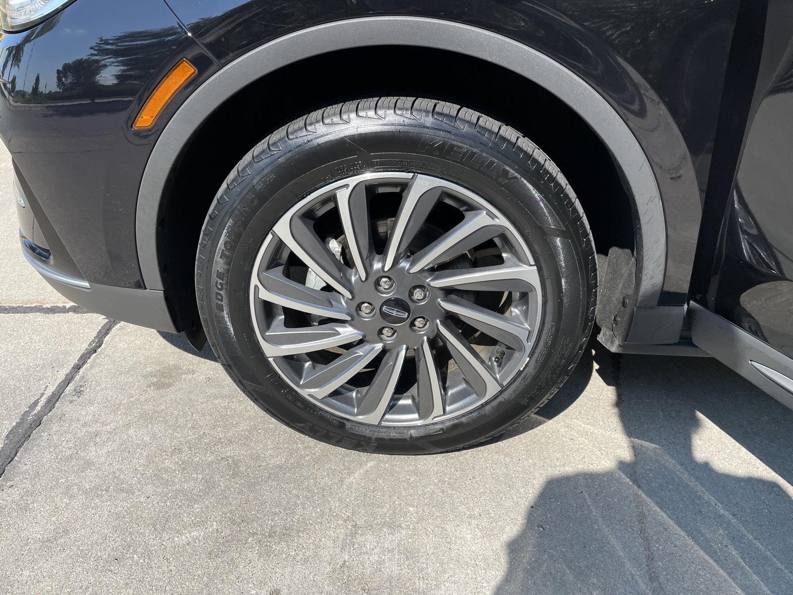 Vehicle photo 10