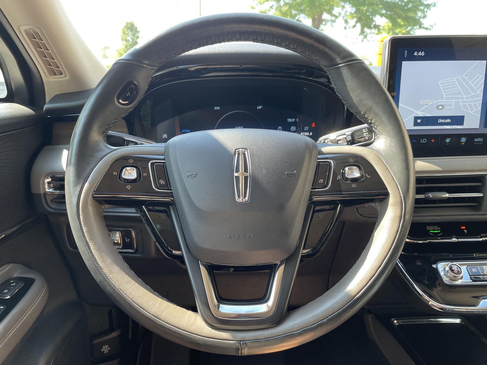 Vehicle photo 12
