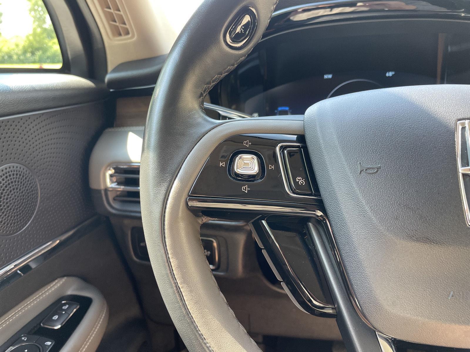 Vehicle photo 13