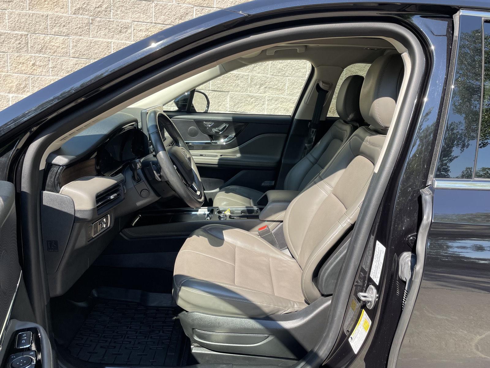 Vehicle photo 17