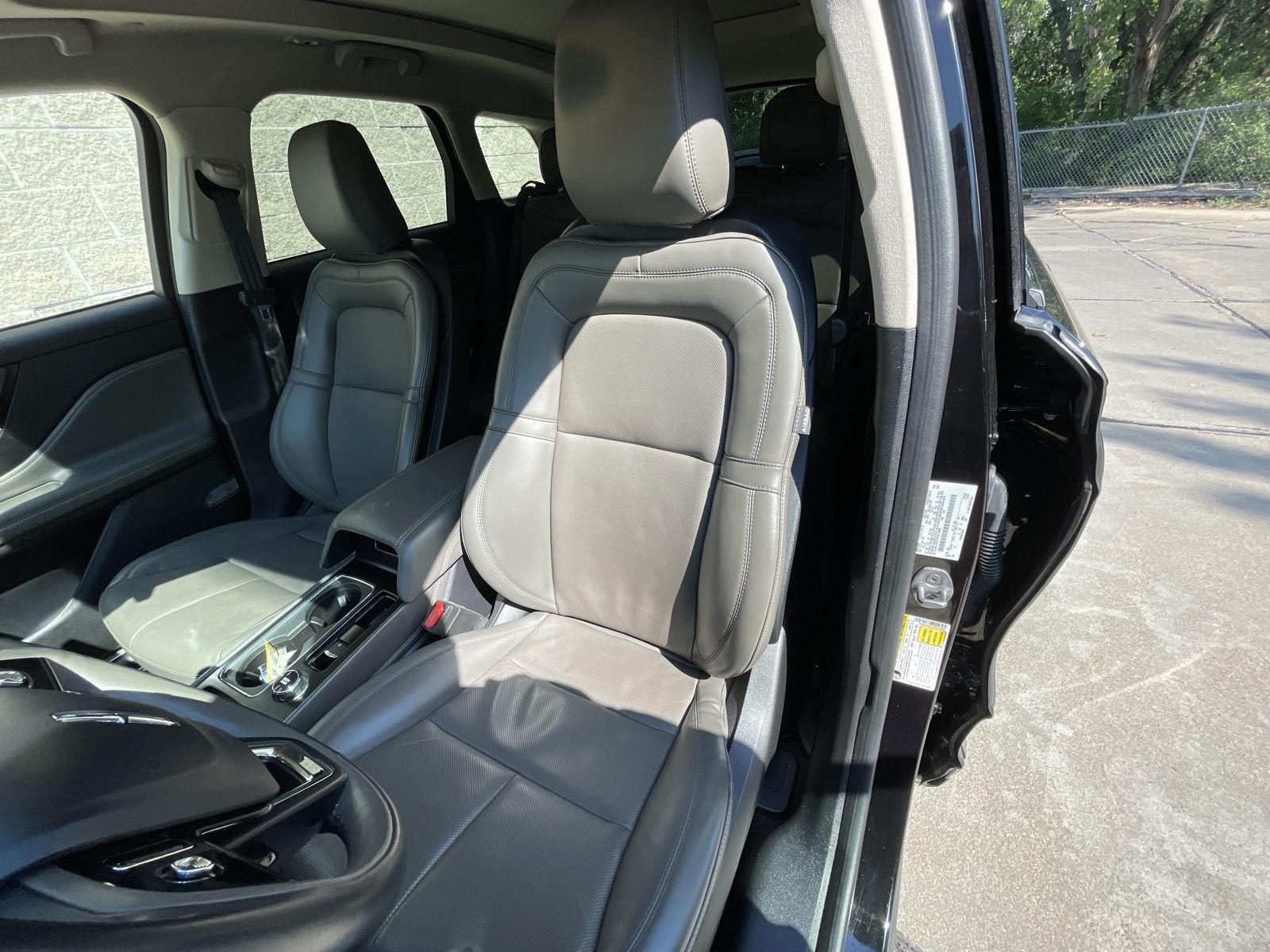 Vehicle photo 18