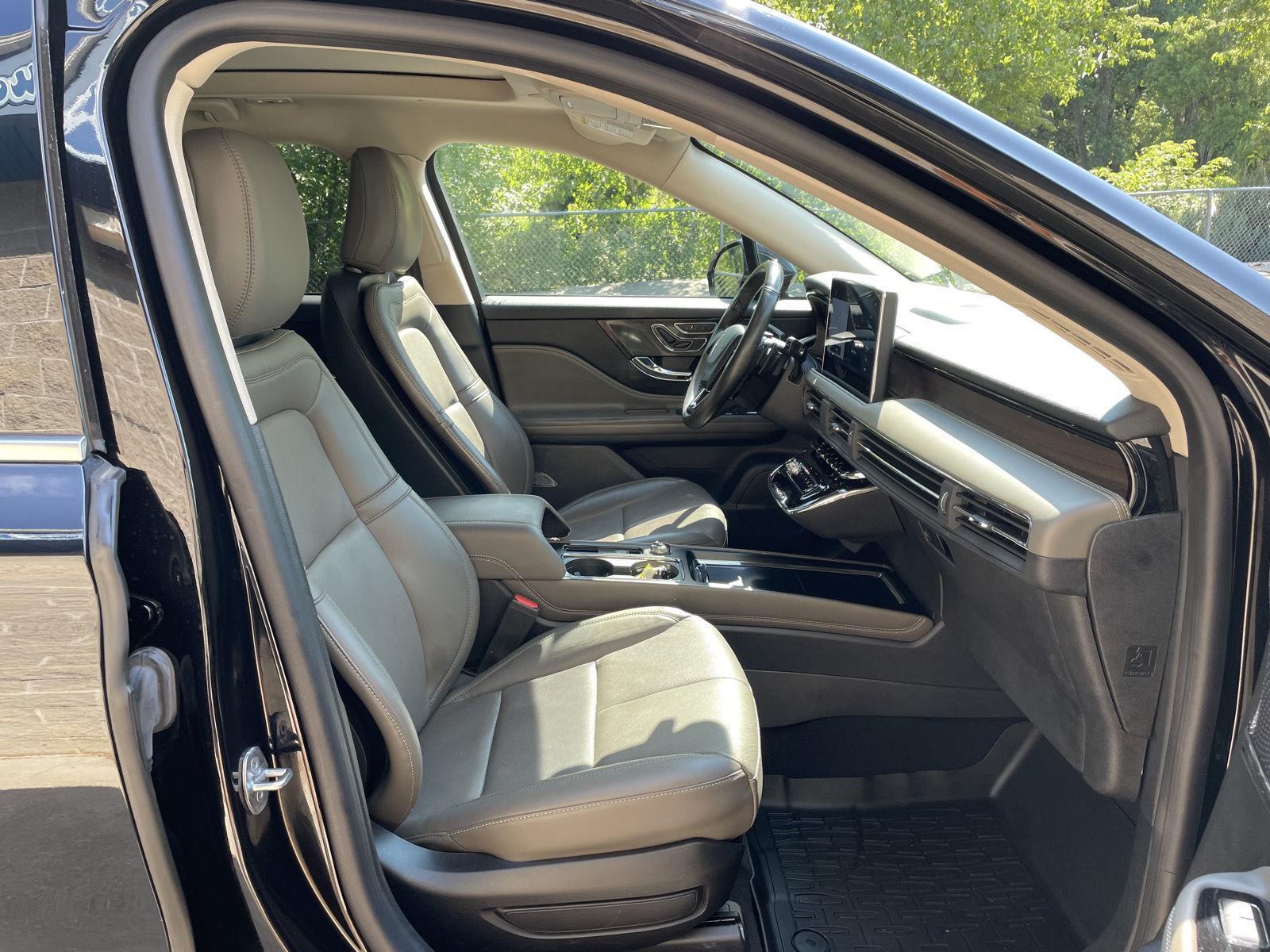 Vehicle photo 19