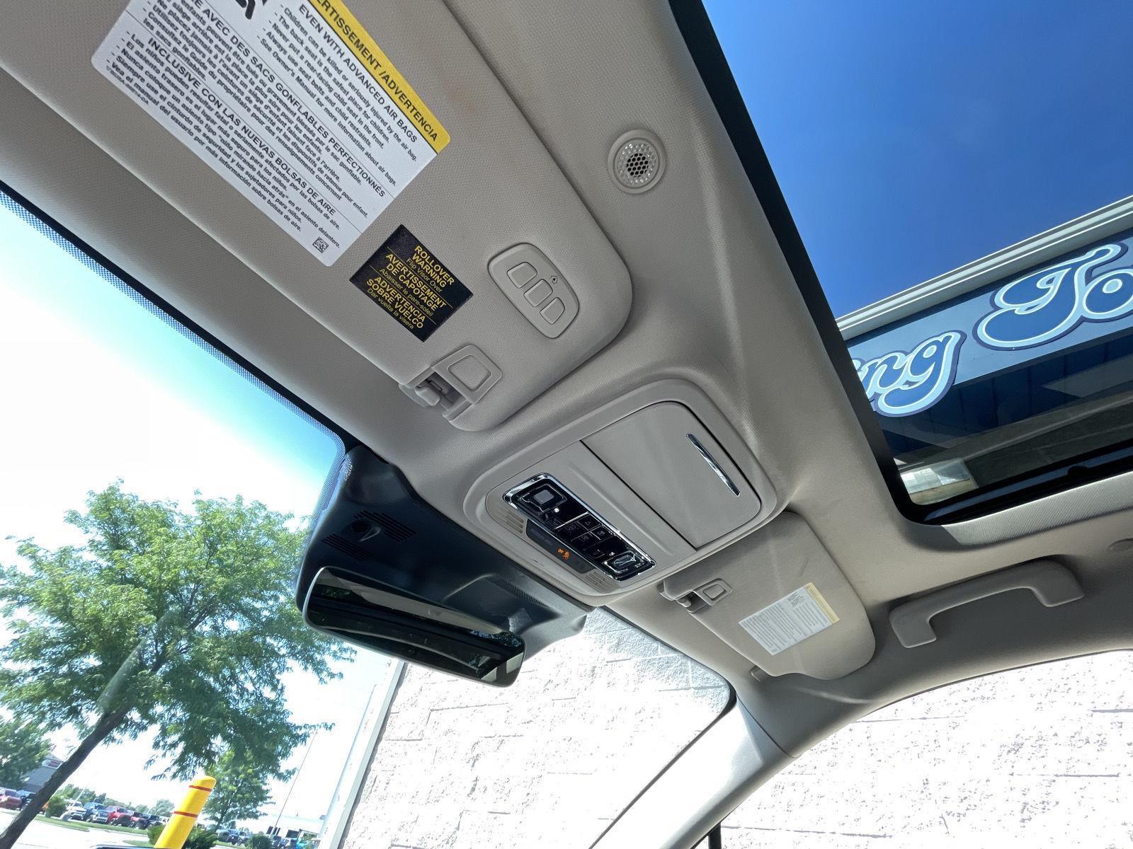 Vehicle photo 21