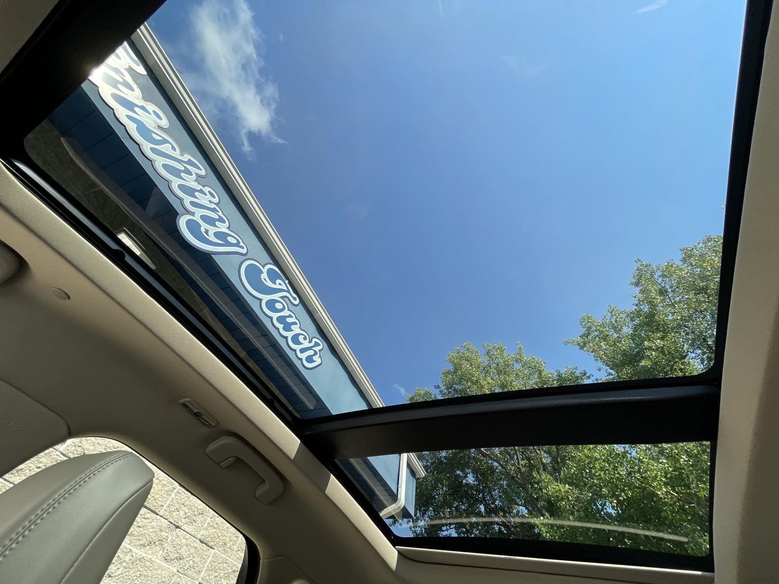 Vehicle photo 22