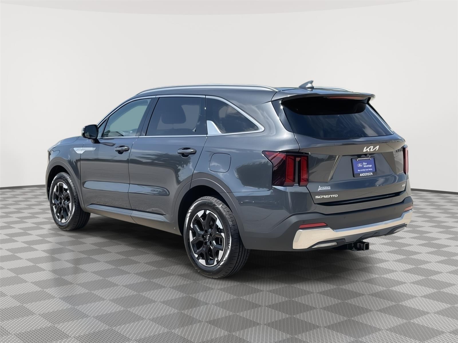 Vehicle photo 9