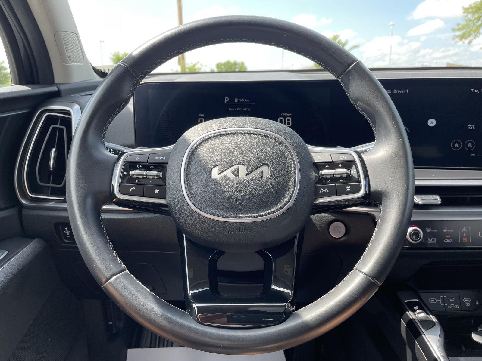 Vehicle photo 12