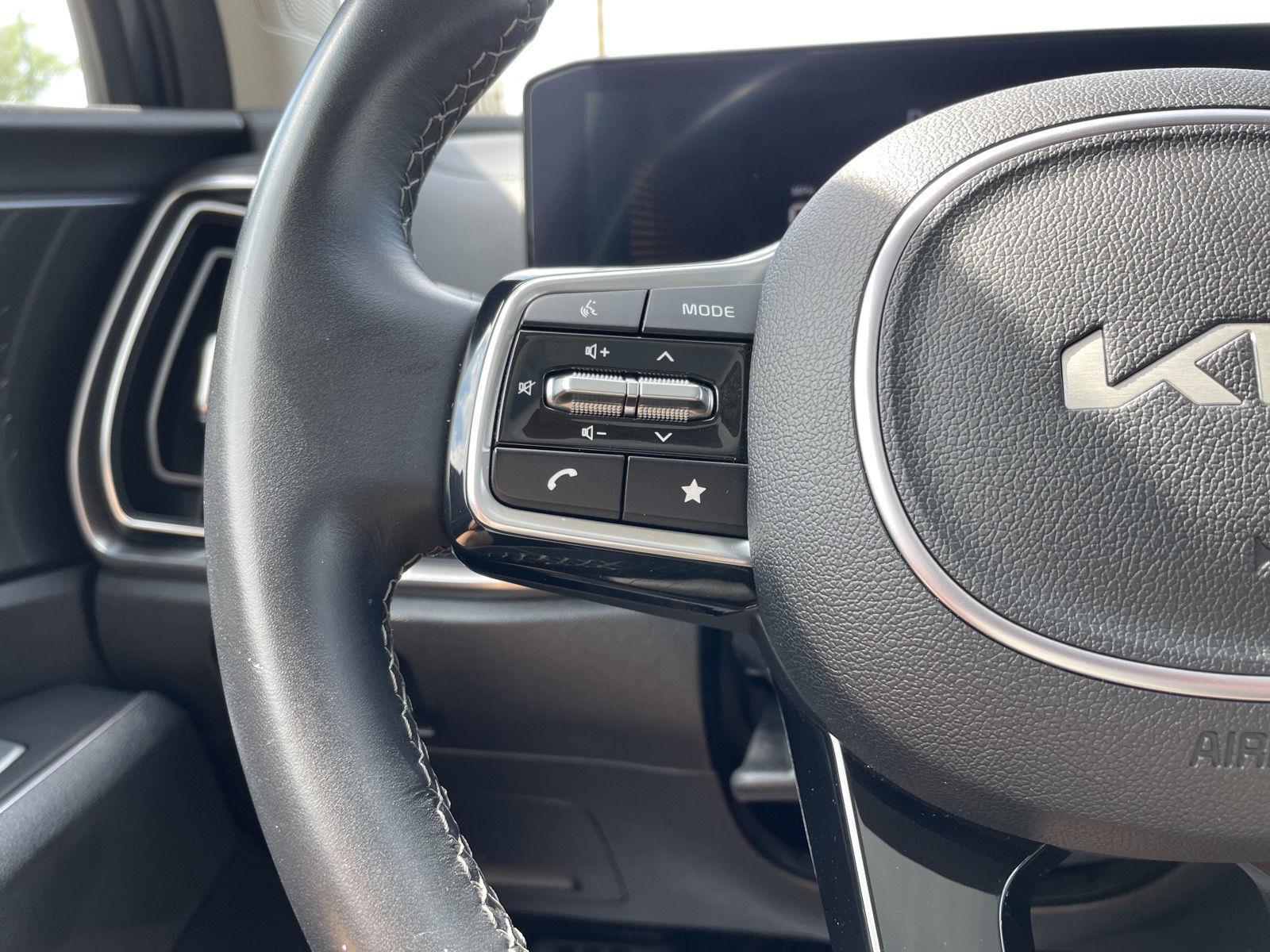 Vehicle photo 13