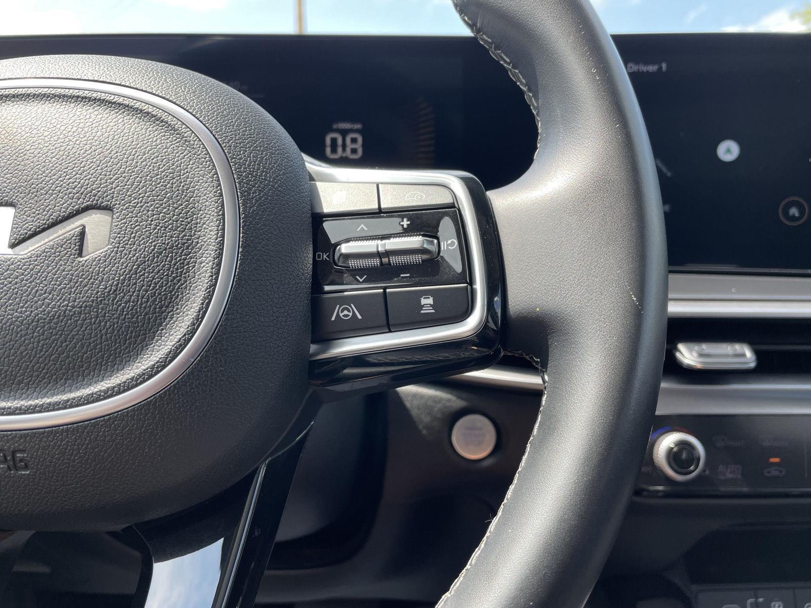 Vehicle photo 14