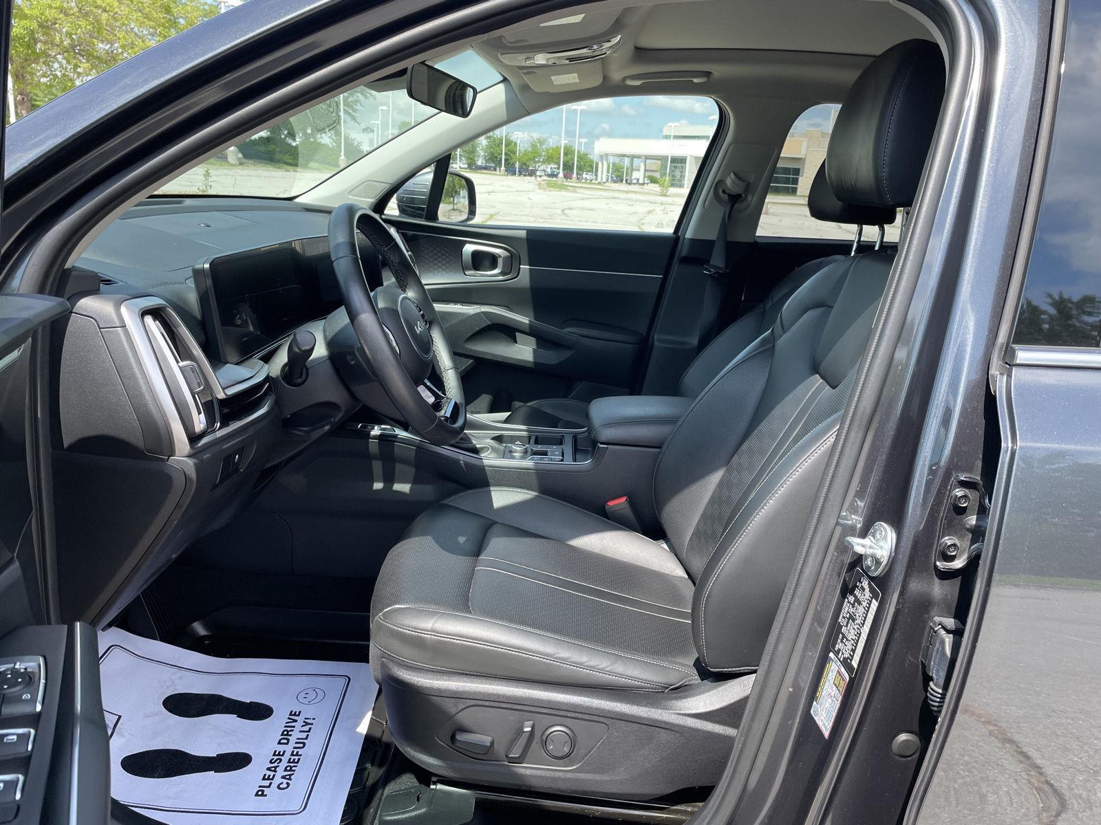 Vehicle photo 17