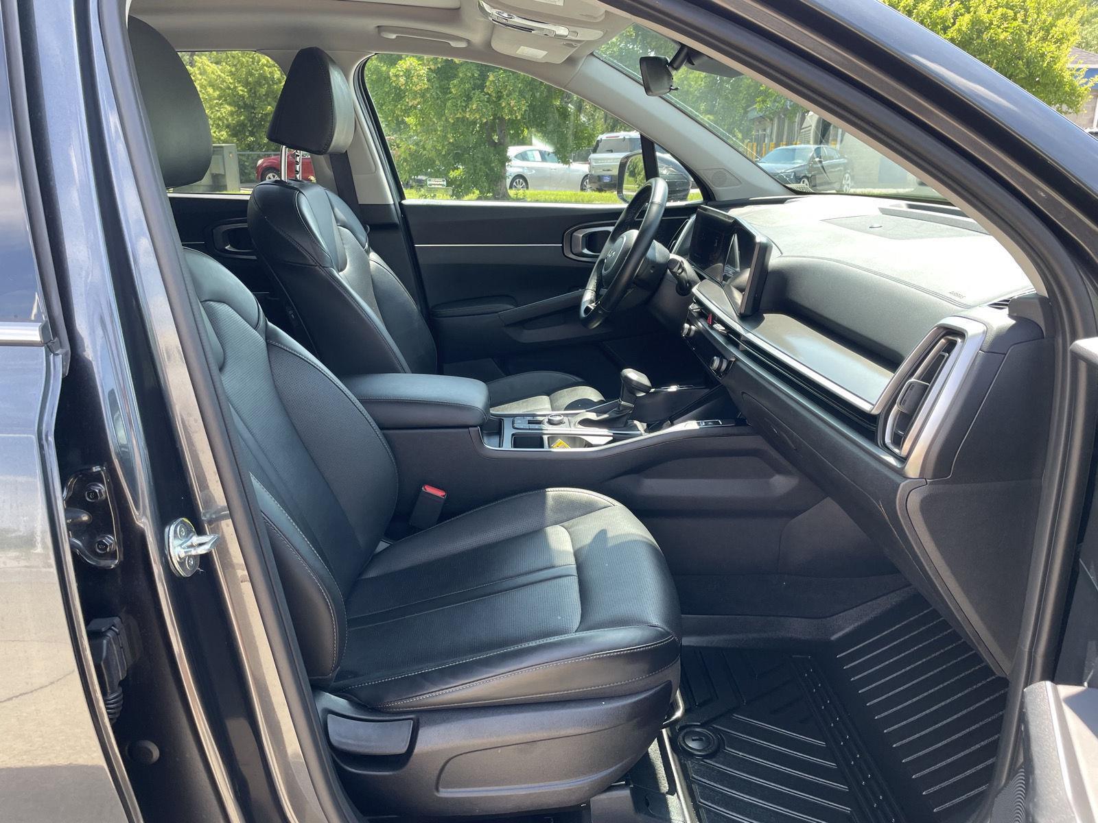 Vehicle photo 19