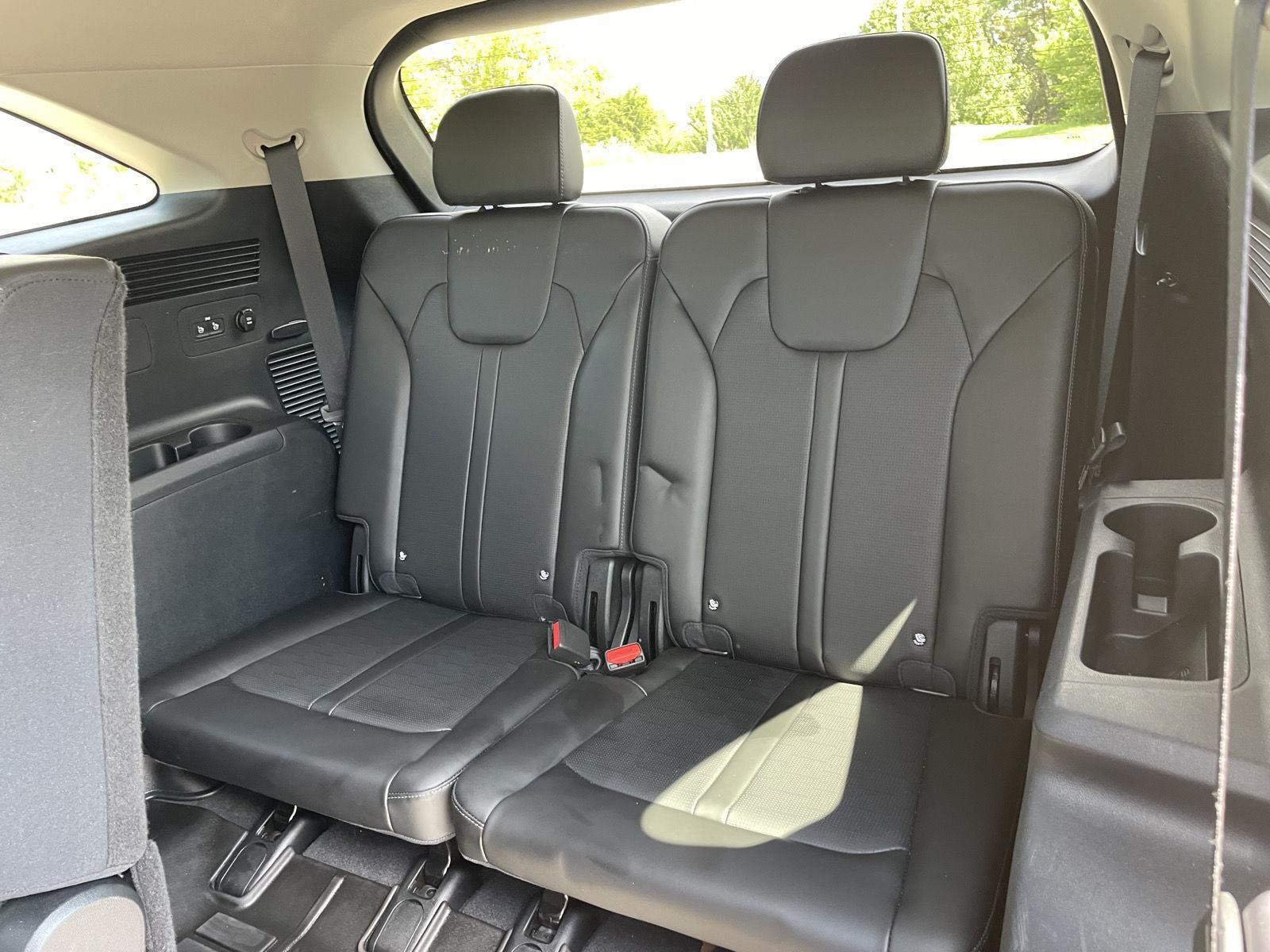 Vehicle photo 21