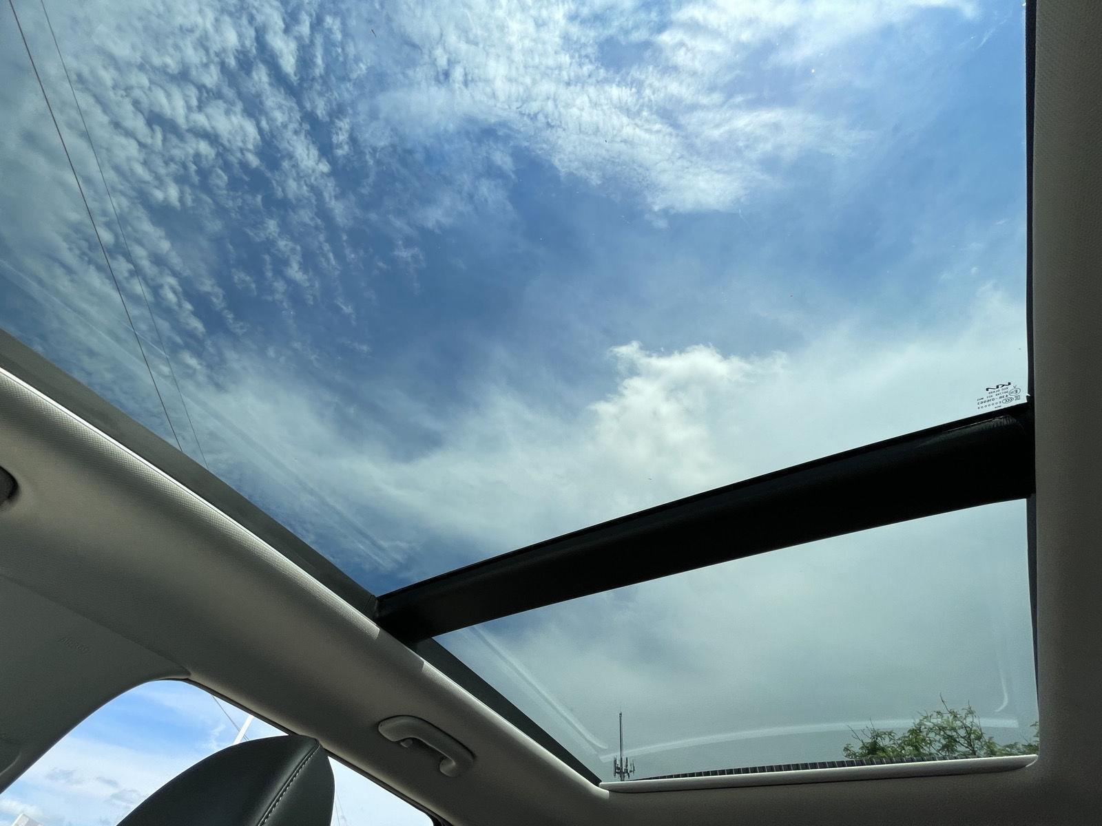 Vehicle photo 23