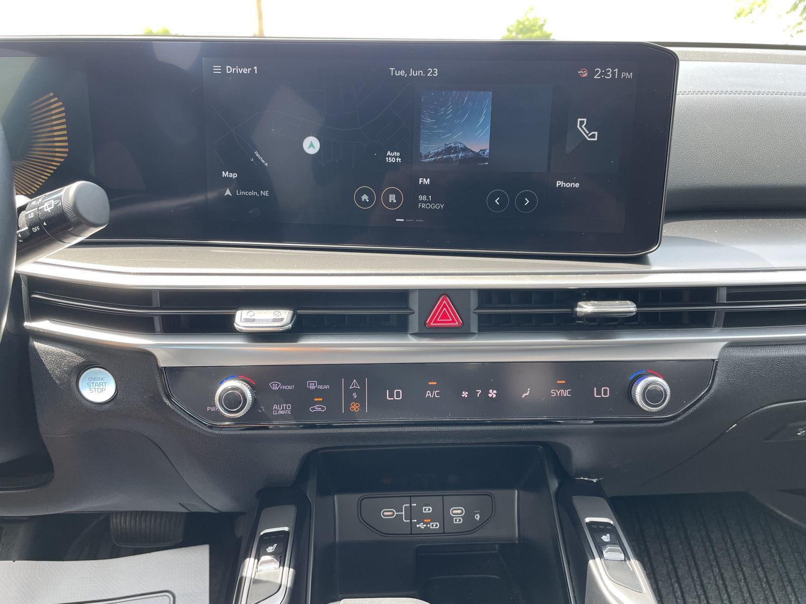 Vehicle photo 24