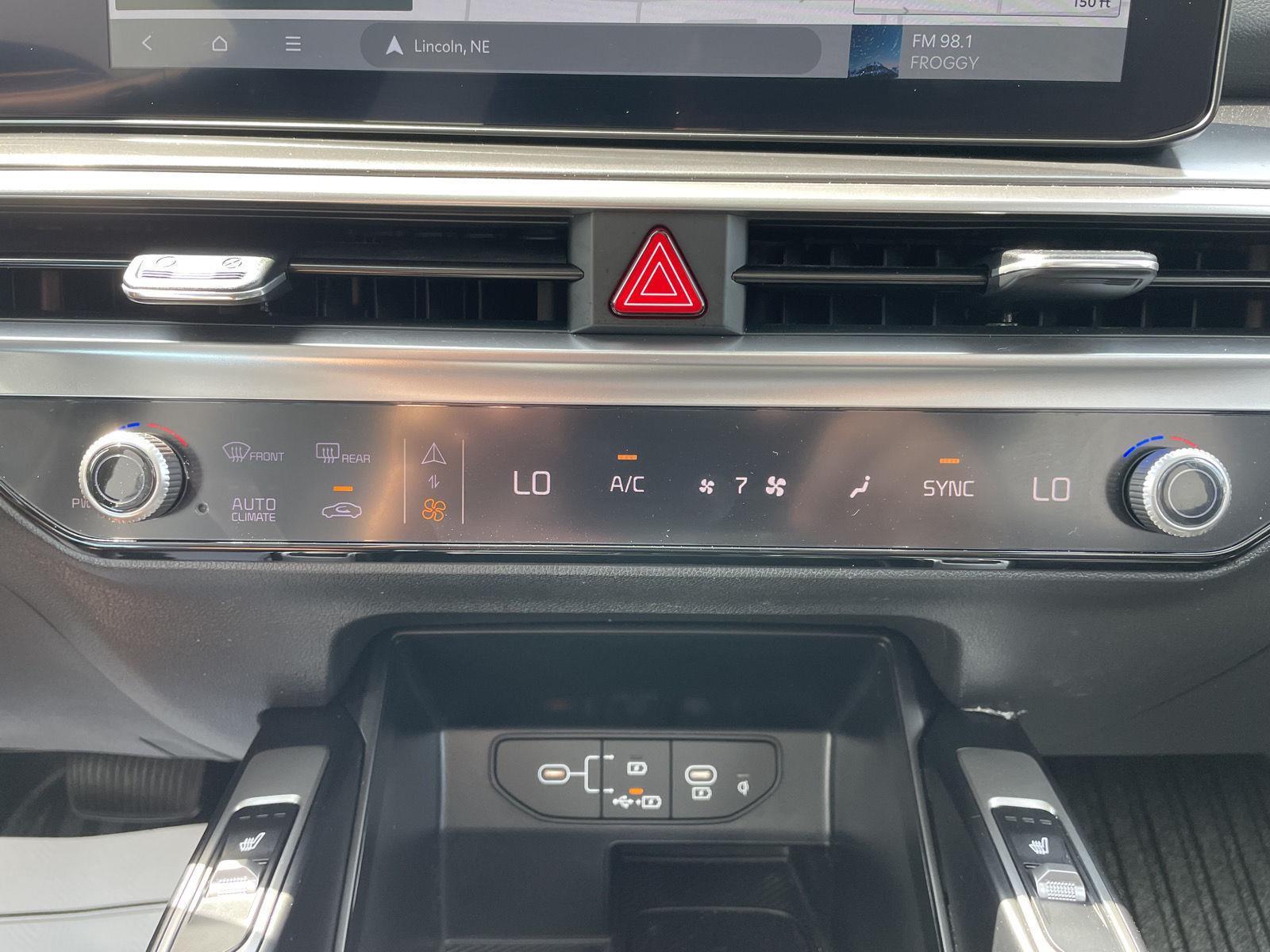 Vehicle photo 28