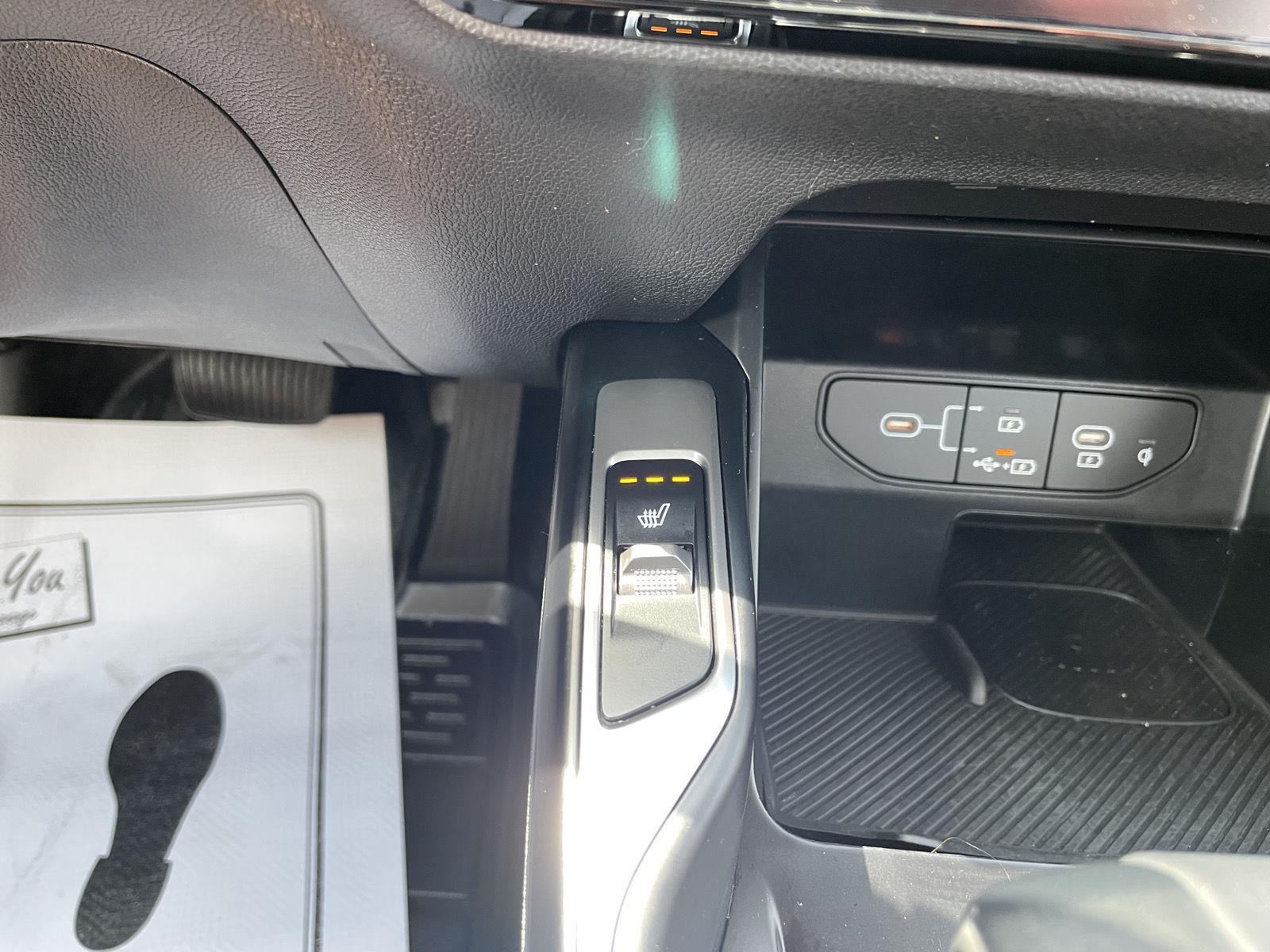 Vehicle photo 29