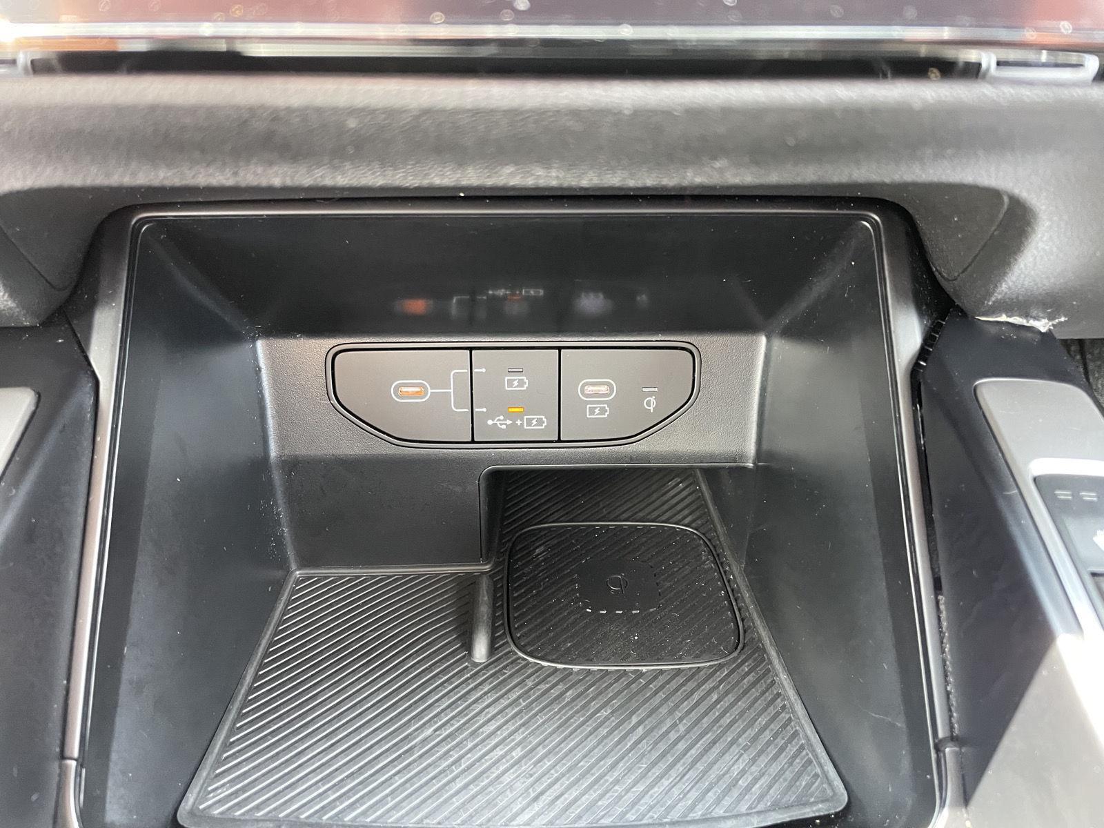 Vehicle photo 30