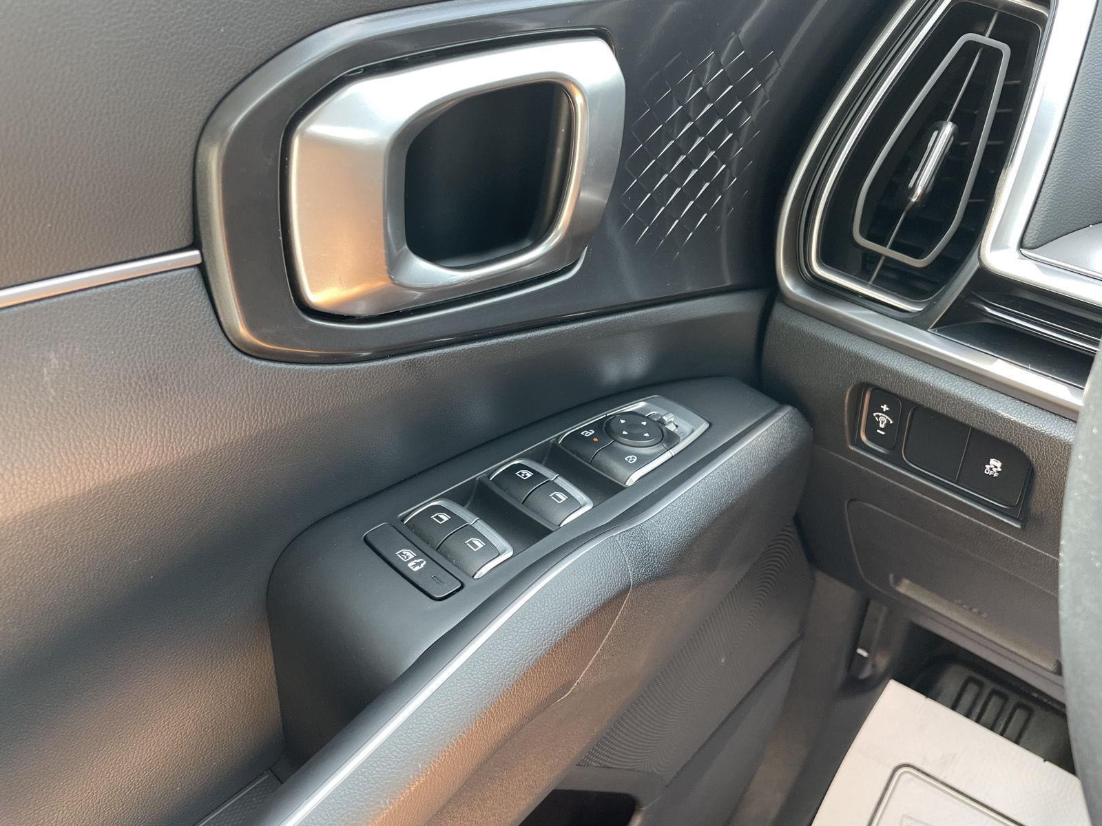 Vehicle photo 31