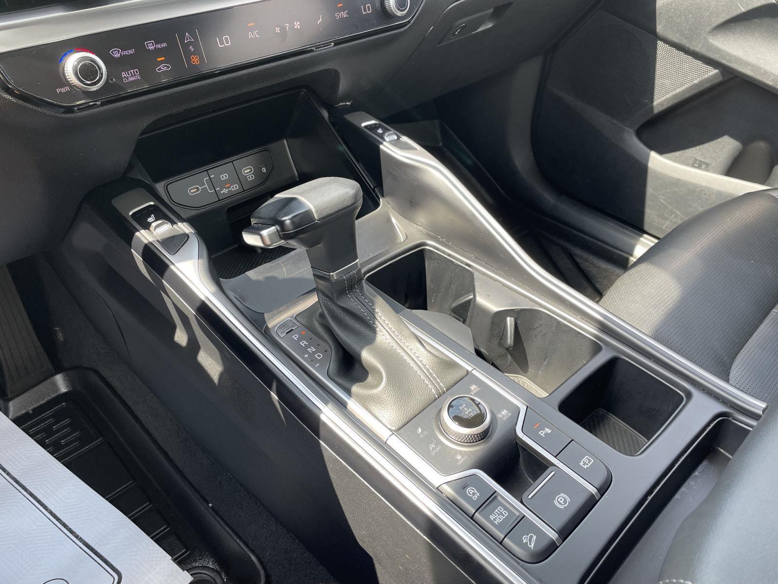 Vehicle photo 32