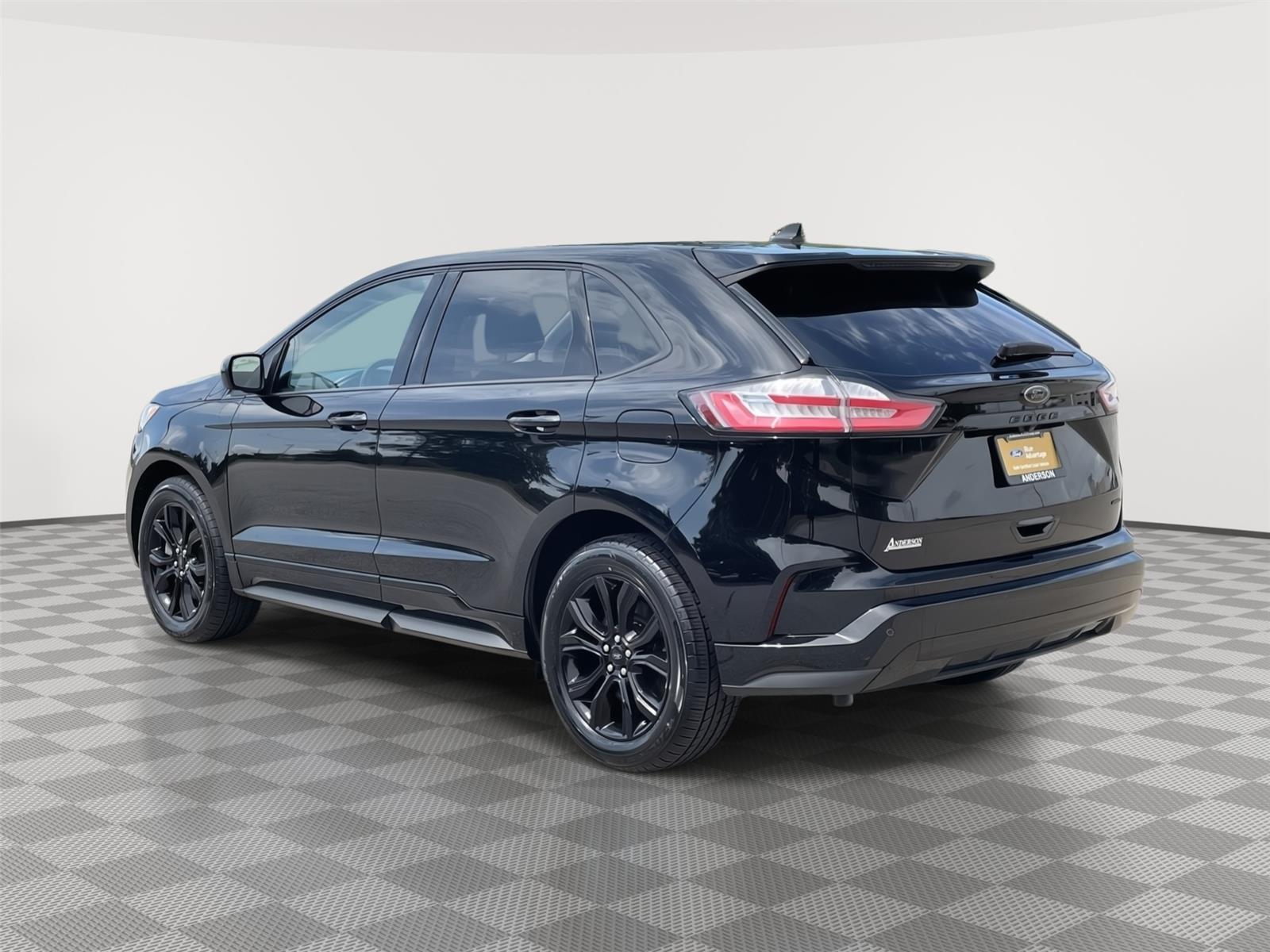 Vehicle photo 9