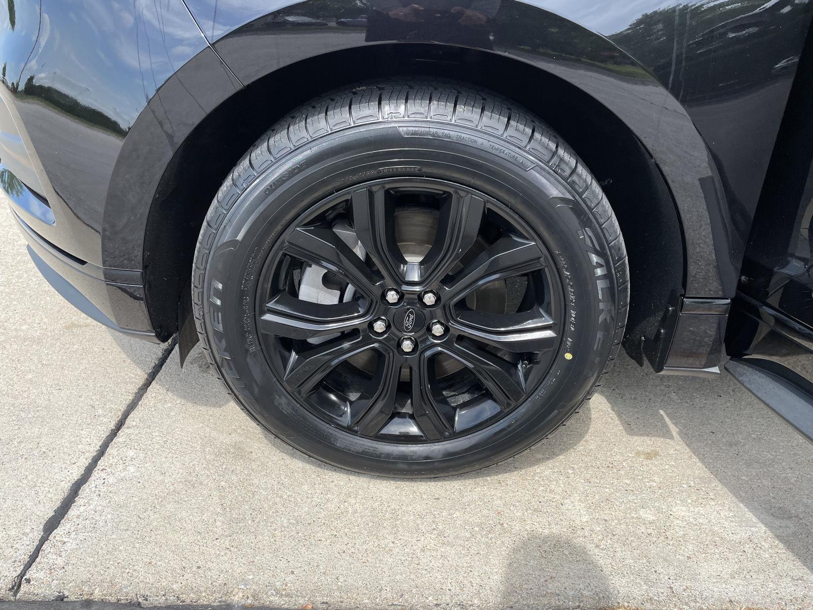 Vehicle photo 10