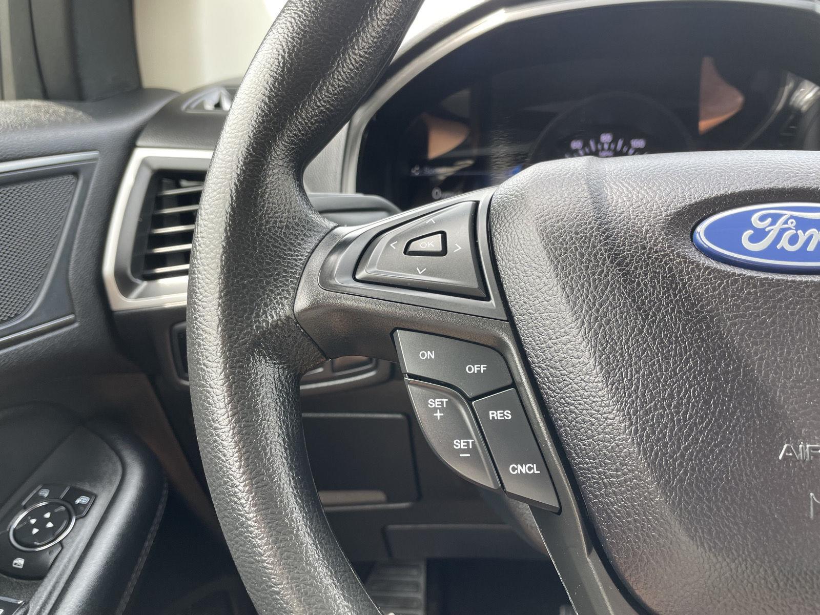 Vehicle photo 12